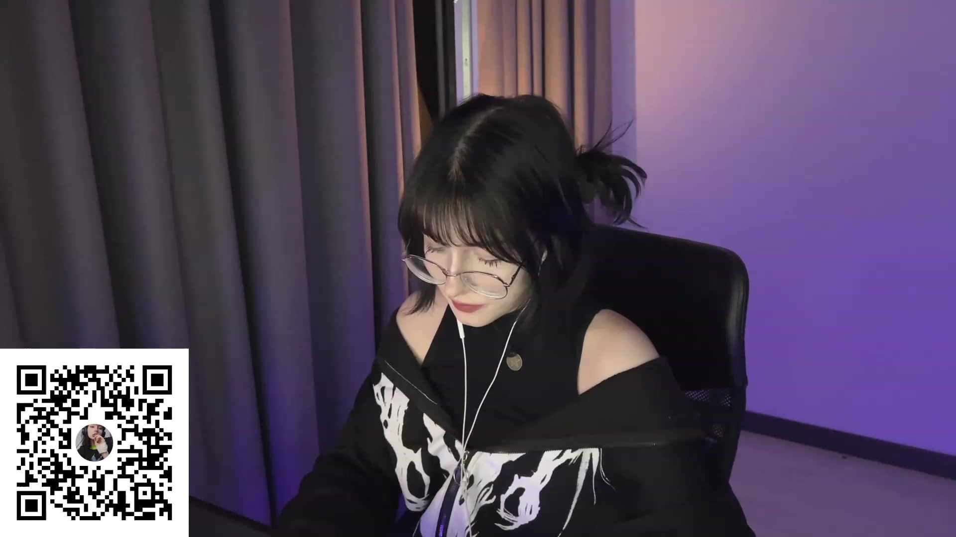 Gallery image thumbnail from Licorice_Alia's myfreecams stream on, 08/07/2023, 01:22 image 4 of 20