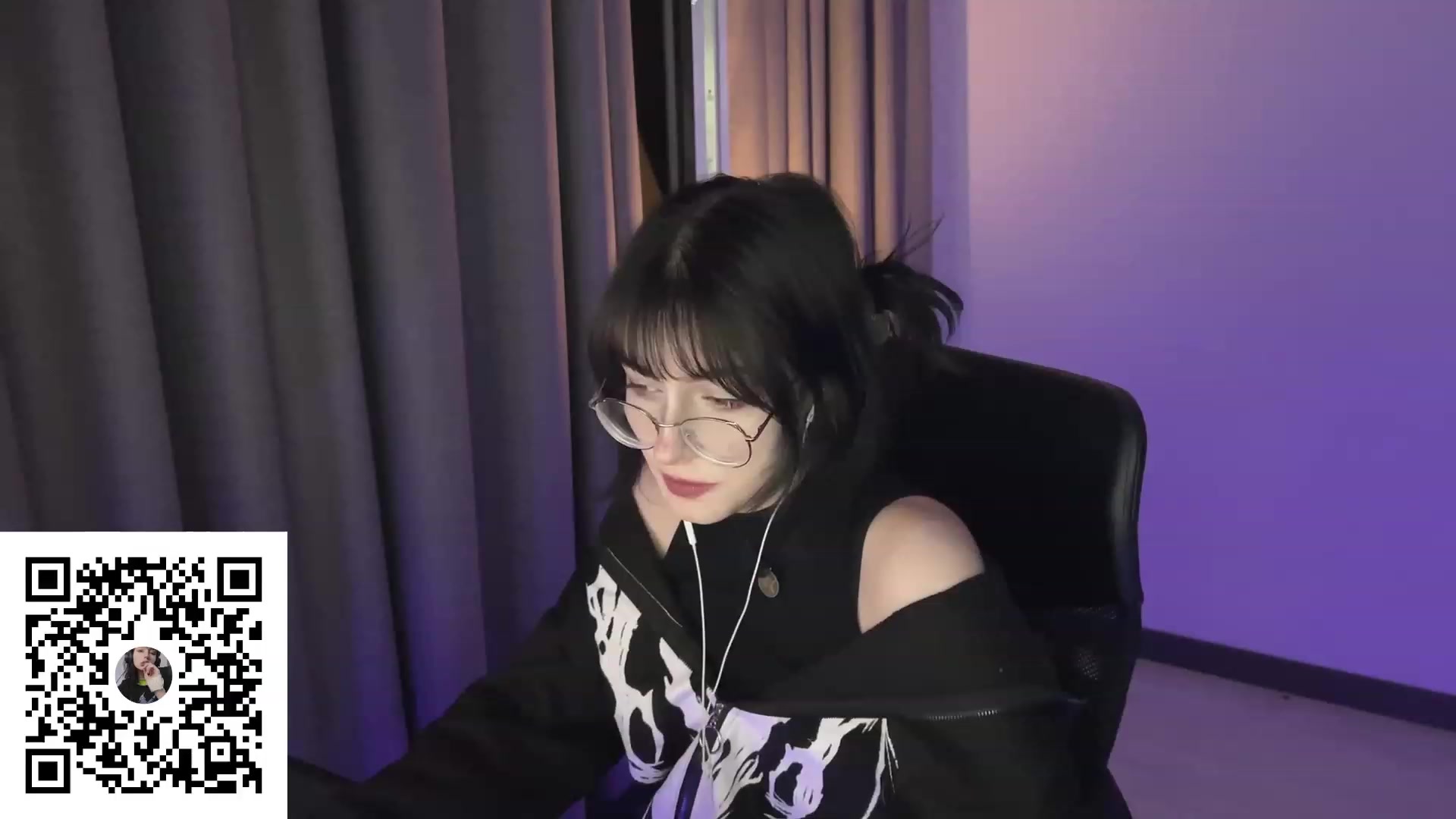 Gallery image thumbnail from Licorice_Alia's myfreecams stream on, 08/07/2023, 01:22 image 15 of 20