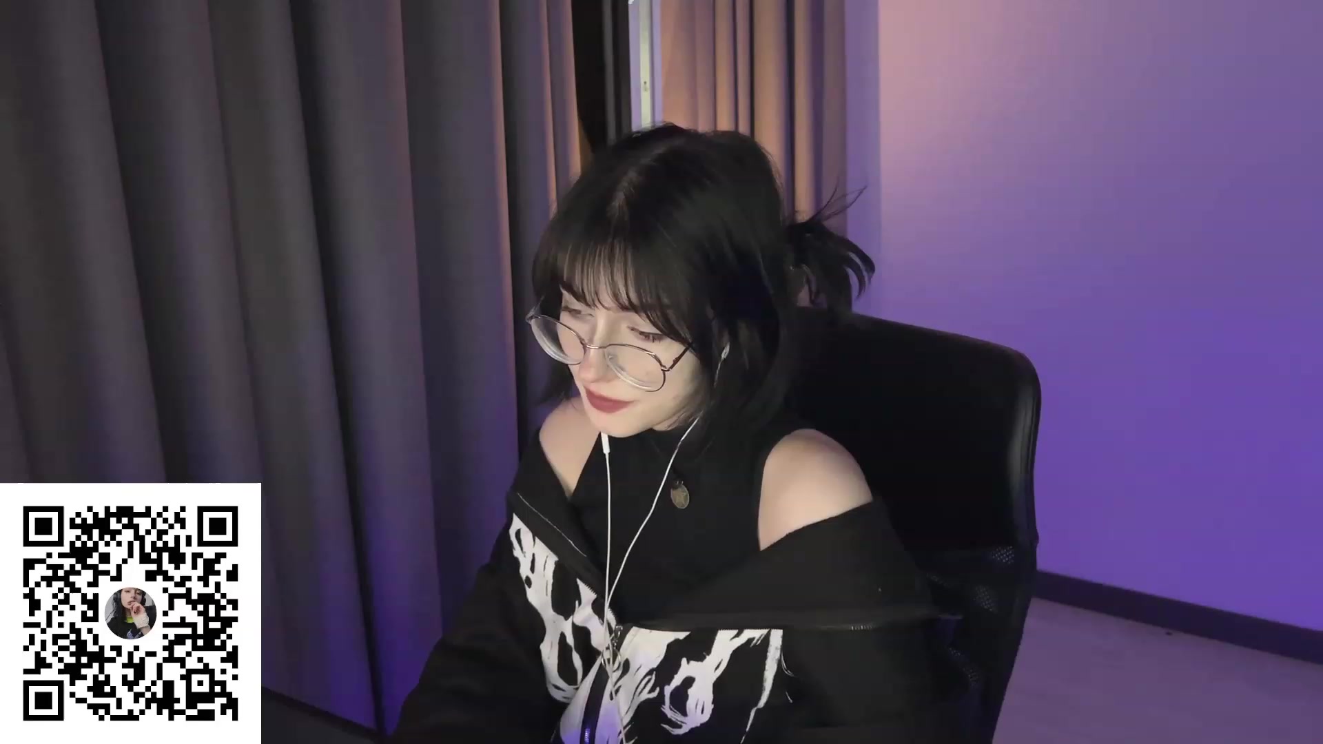 Gallery image thumbnail from Licorice_Alia's myfreecams stream on, 08/07/2023, 01:22 image 2 of 20