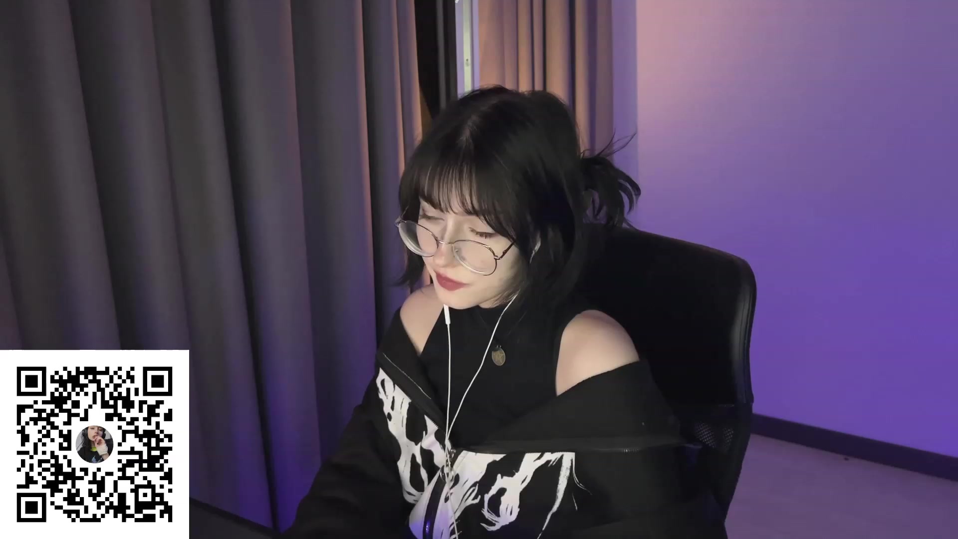 Gallery image thumbnail from Licorice_Alia's myfreecams stream on, 08/07/2023, 01:22 image 3 of 20