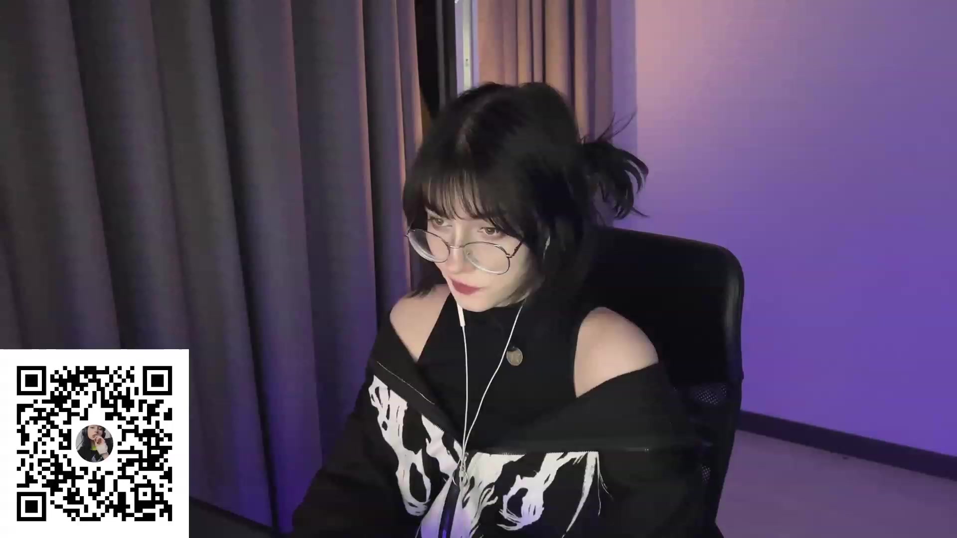 Gallery image thumbnail from Licorice_Alia's myfreecams stream on, 08/07/2023, 01:22 image 7 of 20