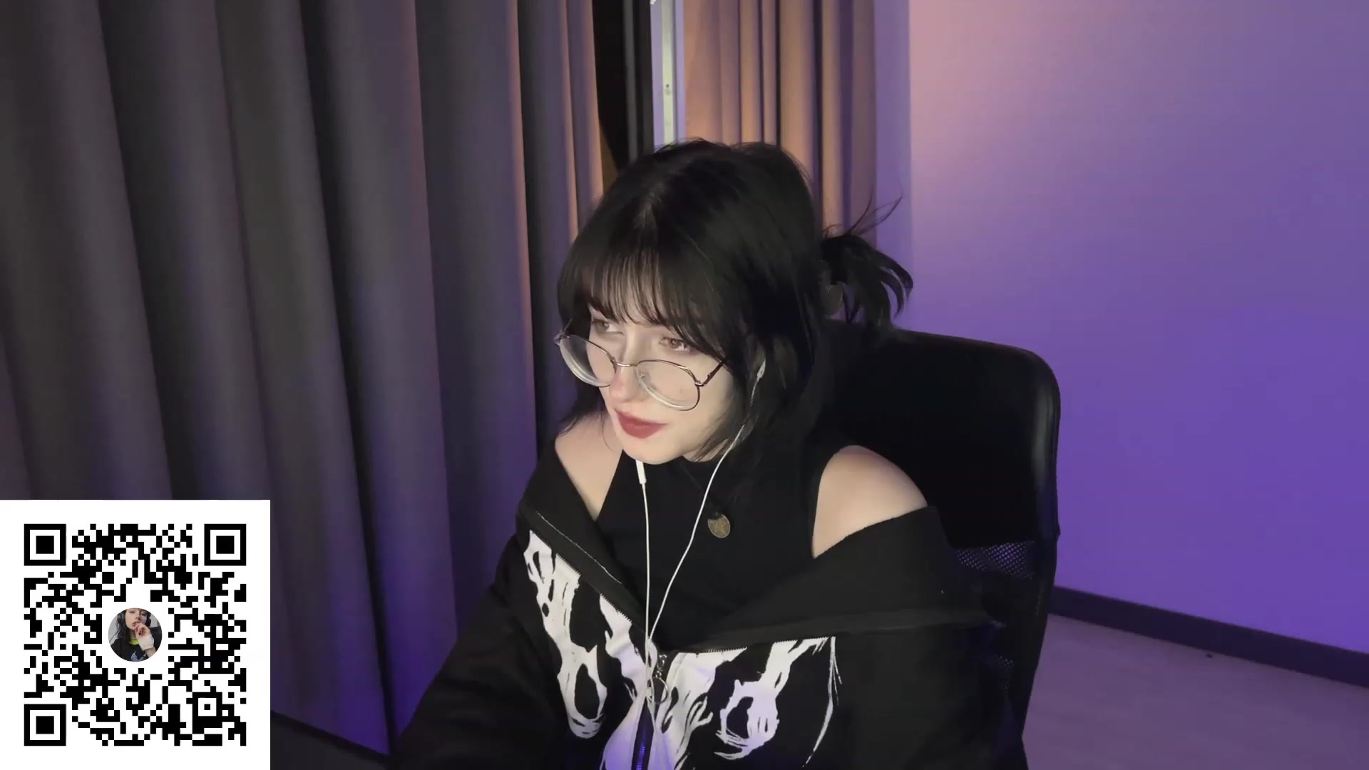 Gallery image thumbnail from Licorice_Alia's myfreecams stream on, 08/07/2023, 01:22 image 17 of 20