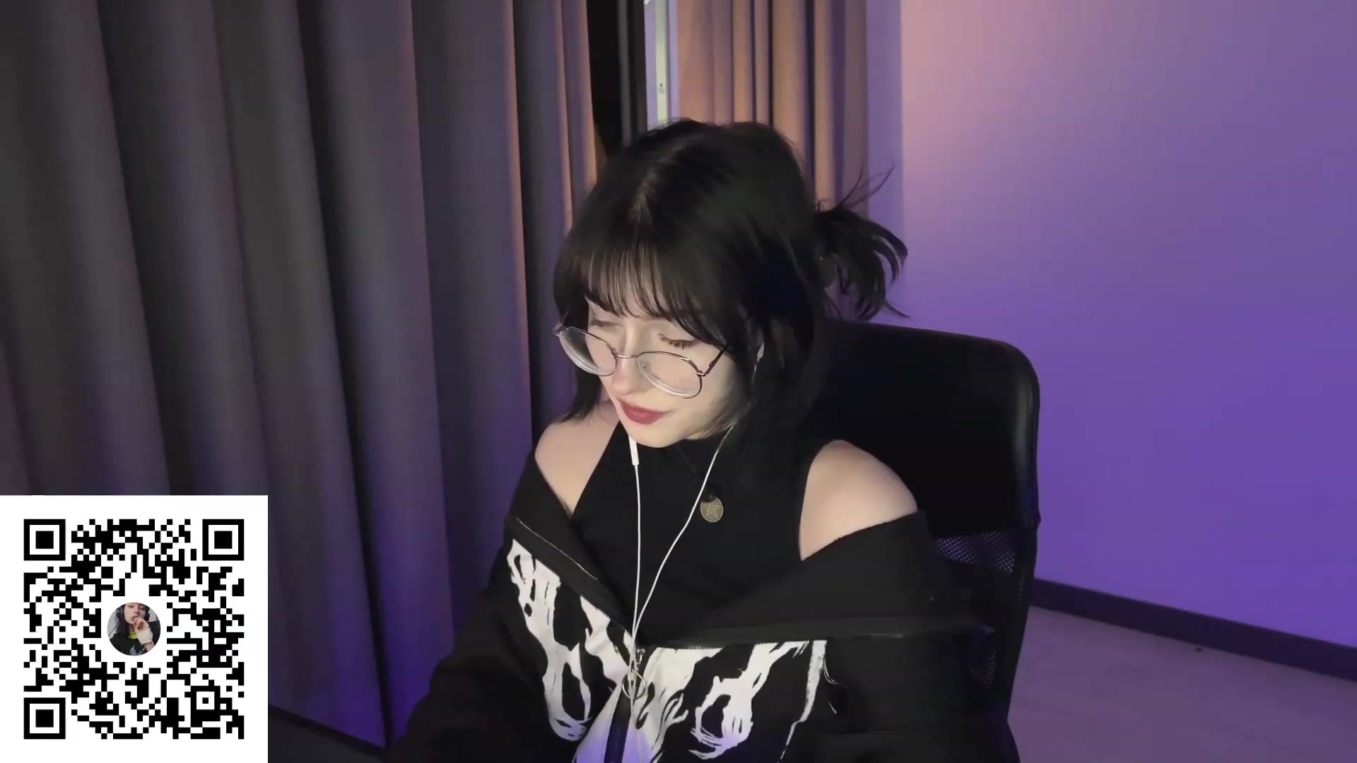 Gallery image thumbnail from Licorice_Alia's myfreecams stream on, 08/07/2023, 01:22 image 1 of 20