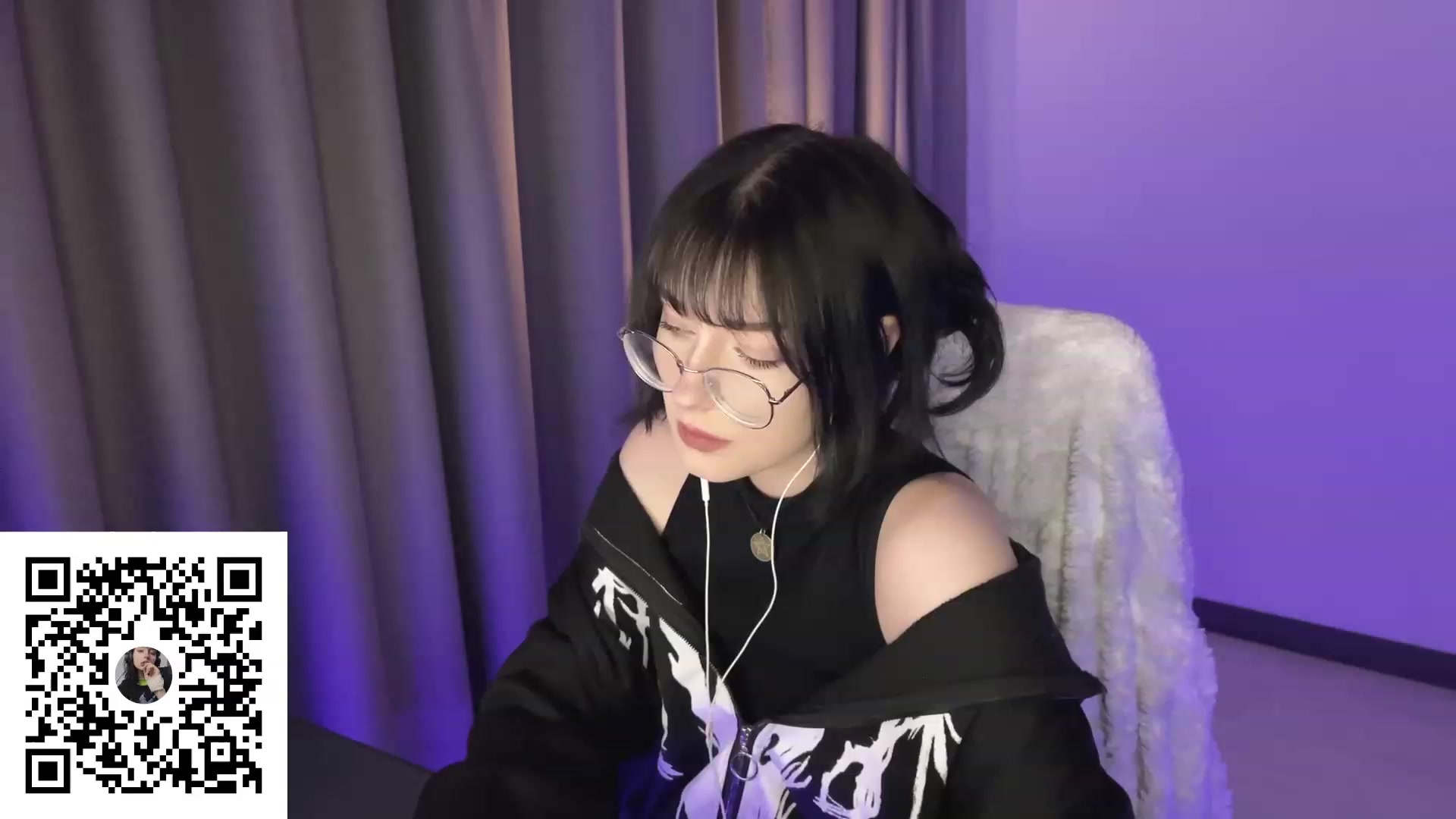 Gallery image thumbnail from Licorice_Alia's myfreecams stream on, 08/09/2023, 24:16 image 11 of 20