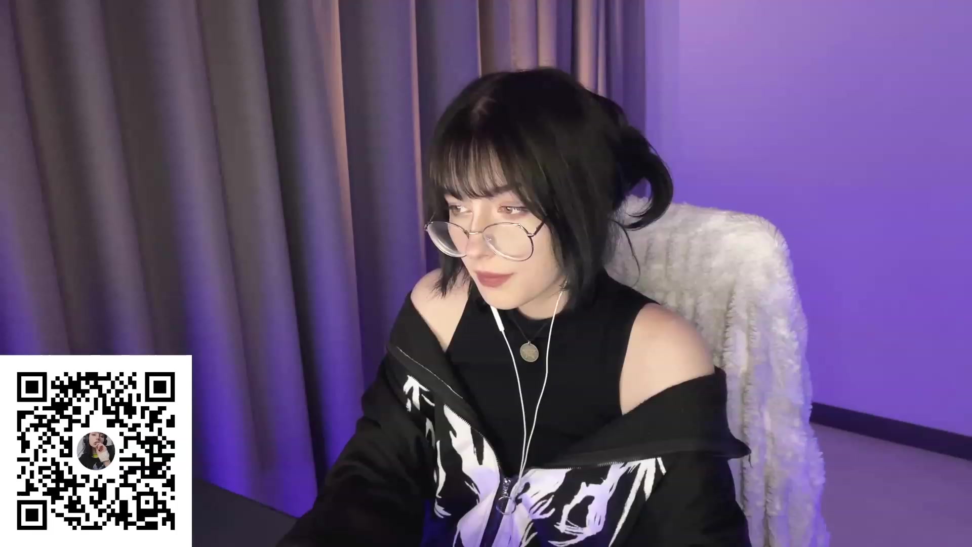 Gallery image thumbnail from Licorice_Alia's myfreecams stream on, 08/09/2023, 24:41 image 17 of 20
