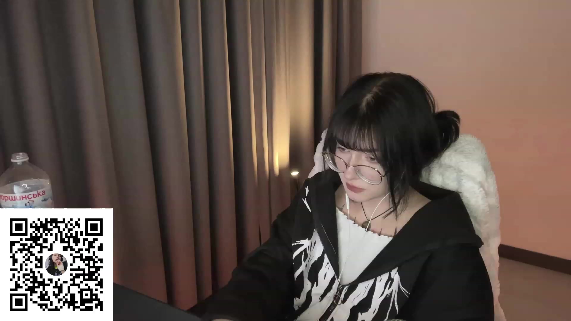 Gallery image thumbnail from Licorice_Alia's myfreecams stream on, 08/14/2023, 02:32 image 15 of 20