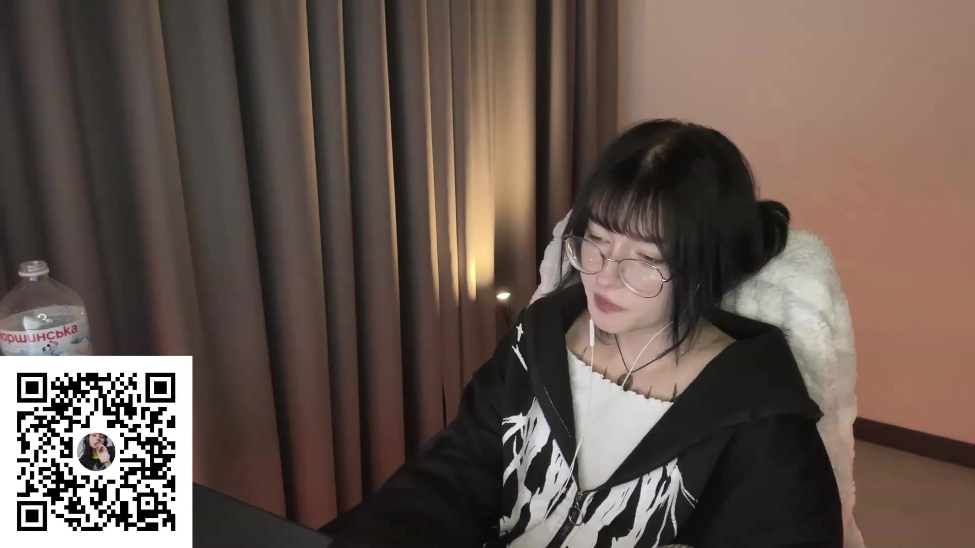 Gallery image thumbnail from Licorice_Alia's myfreecams stream on, 08/14/2023, 02:32 image 19 of 20