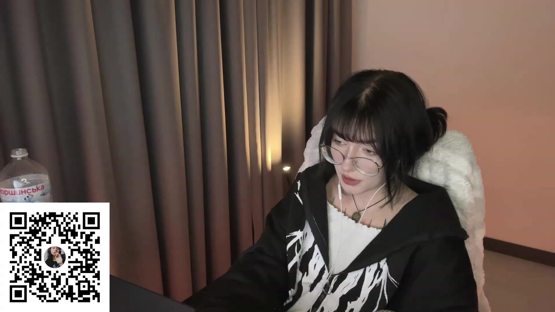 Gallery image thumbnail from Licorice_Alia's myfreecams stream on, 08/14/2023, 02:32 image 13 of 20