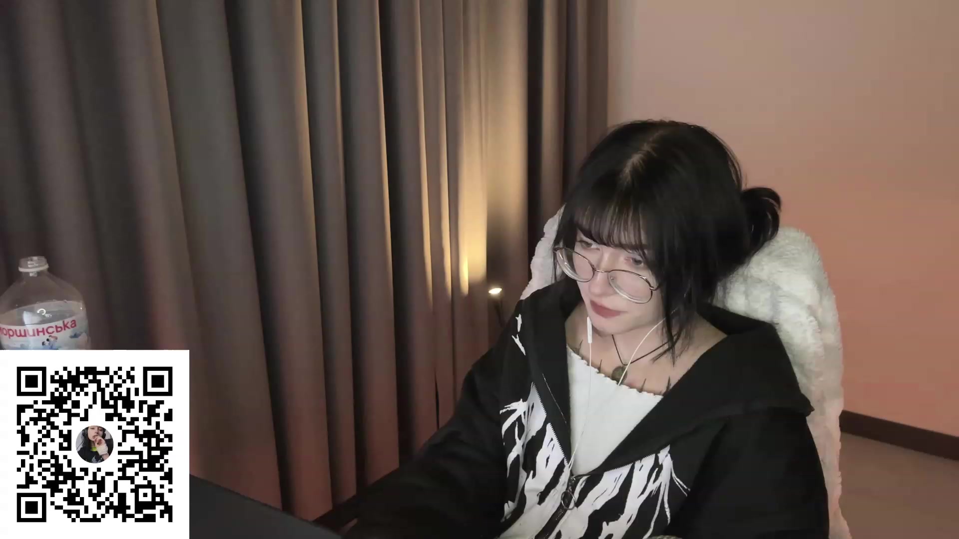 Gallery image thumbnail from Licorice_Alia's myfreecams stream on, 08/14/2023, 02:32 image 14 of 20