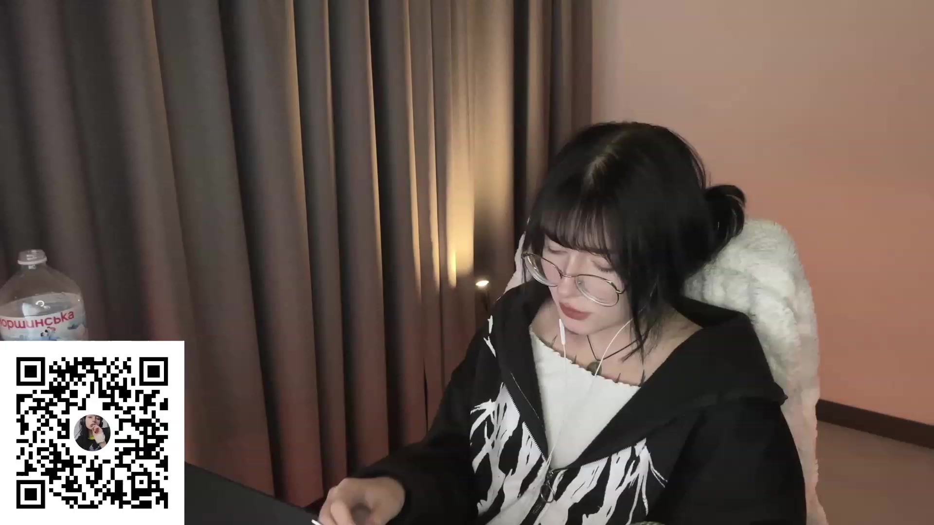Gallery image thumbnail from Licorice_Alia's myfreecams stream on, 08/14/2023, 02:32 image 17 of 20