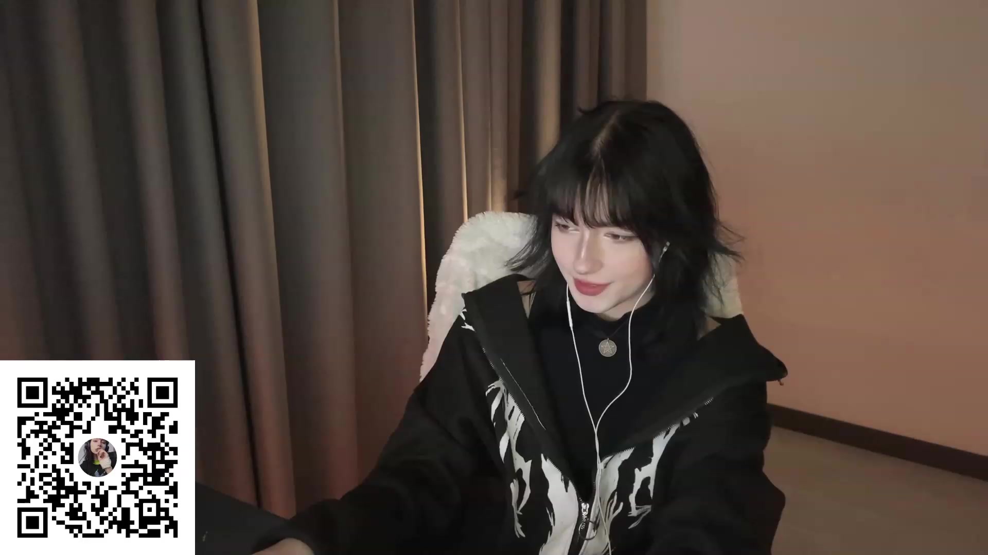 Gallery image thumbnail from Licorice_Alia's myfreecams stream on, 08/18/2023, 02:13 image 14 of 20