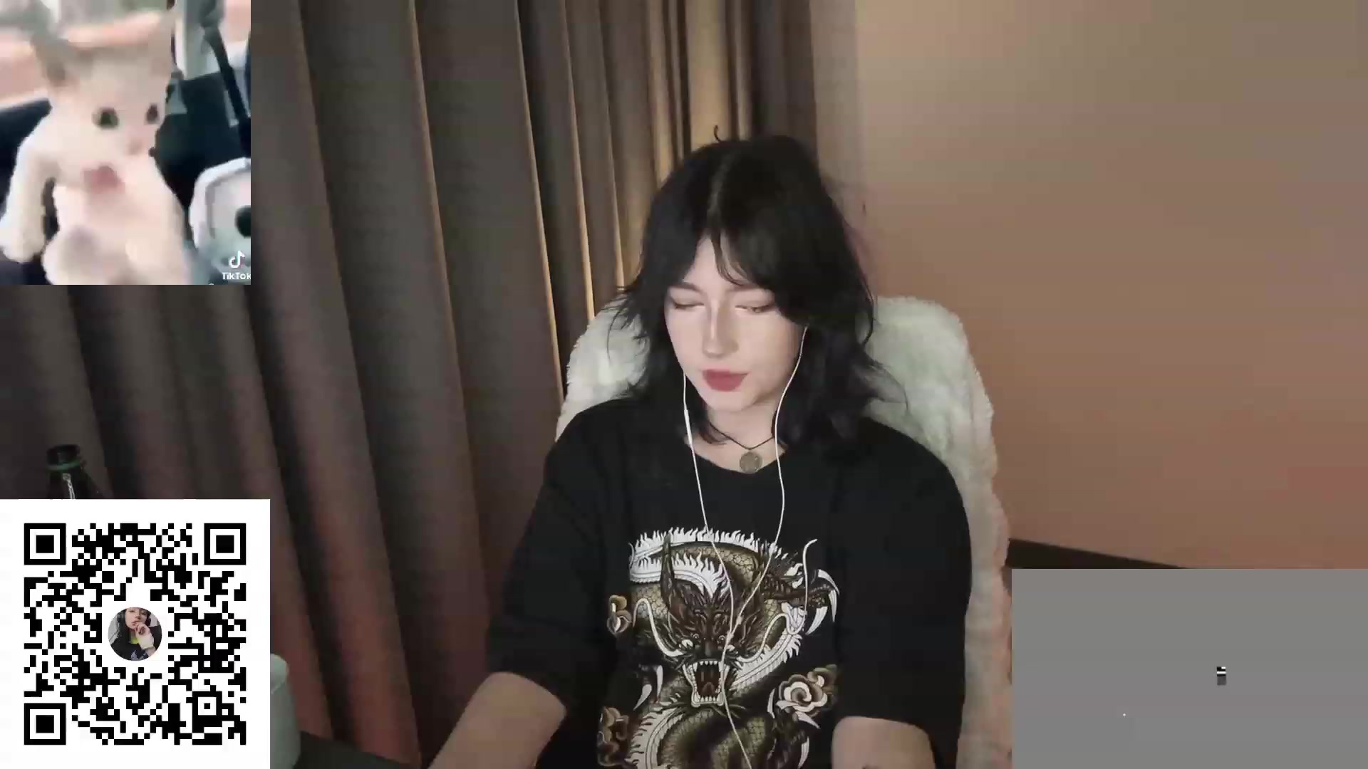 Gallery image thumbnail from Licorice_Alia's myfreecams stream on, 08/21/2023, 24:40 image 10 of 20