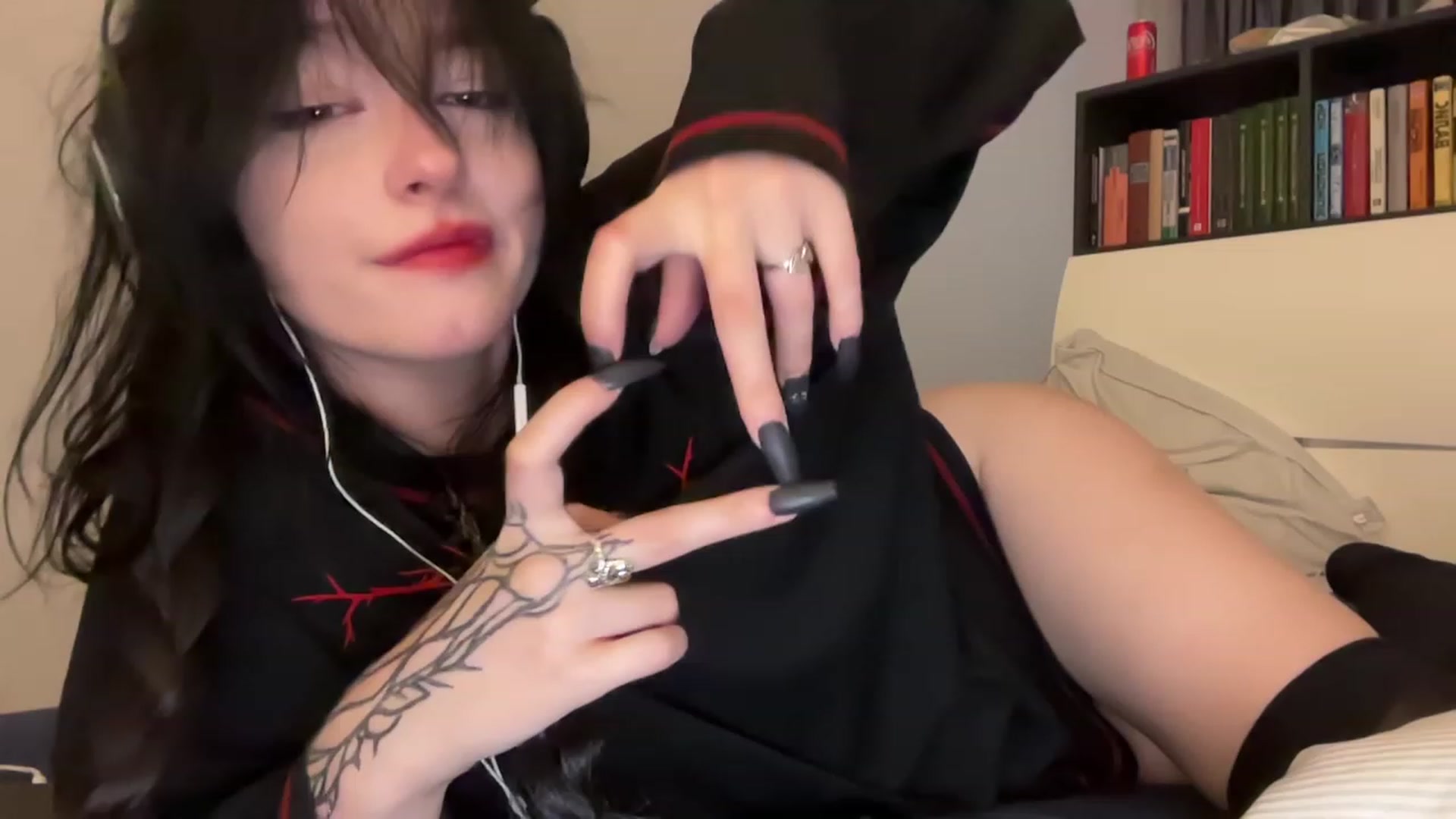 Gallery image thumbnail from Licorice_Alia's myfreecams stream on, 12/23/2023, 04:36 image 11 of 20