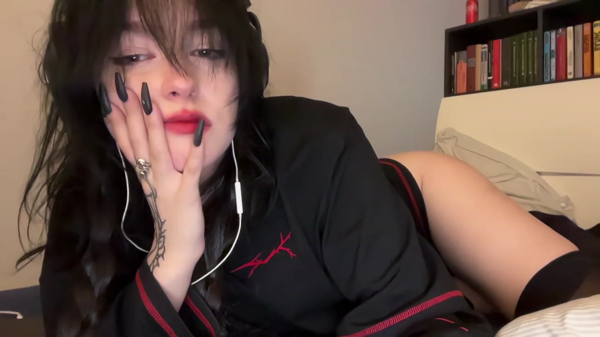 Gallery image thumbnail from Licorice_Alia's myfreecams stream on, 12/23/2023, 04:36 image 8 of 20