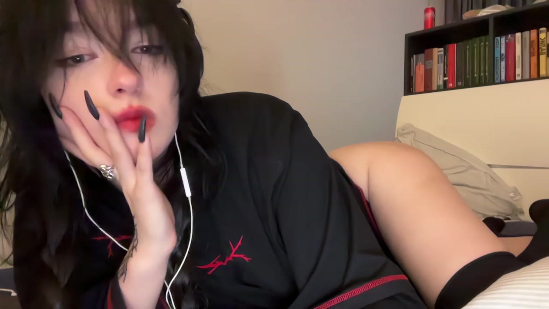 Gallery image thumbnail from Licorice_Alia's myfreecams stream on, 12/23/2023, 04:36 image 14 of 20