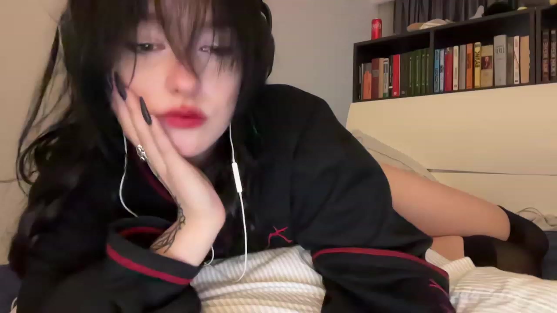 Gallery image thumbnail from Licorice_Alia's myfreecams stream on, 12/23/2023, 04:36 image 17 of 20