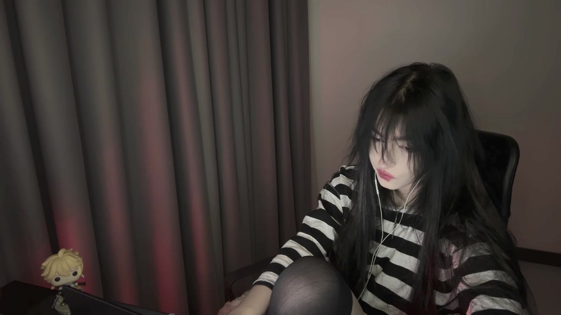 Gallery image thumbnail from Licorice_Alia's myfreecams stream on, 12/25/2023, 01:05 image 17 of 20