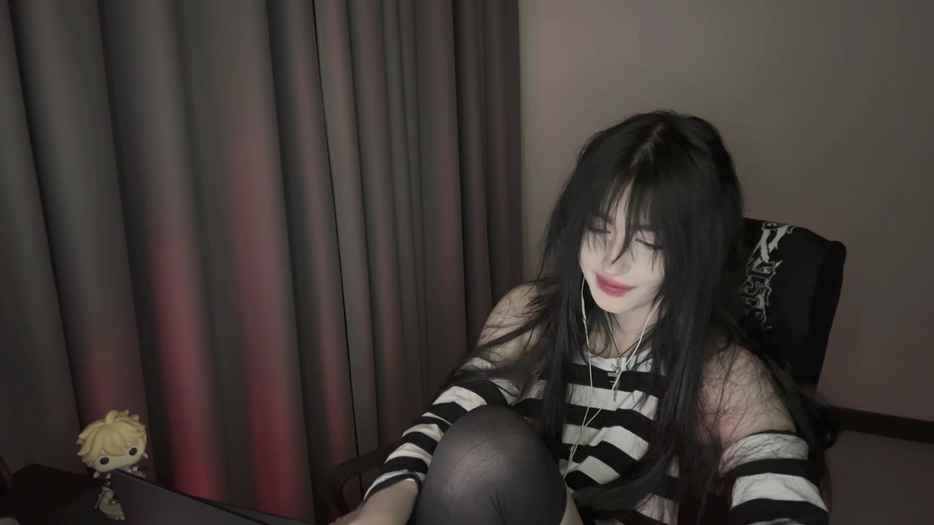 Gallery image thumbnail from Licorice_Alia's myfreecams stream on, 12/25/2023, 02:18 image 15 of 20