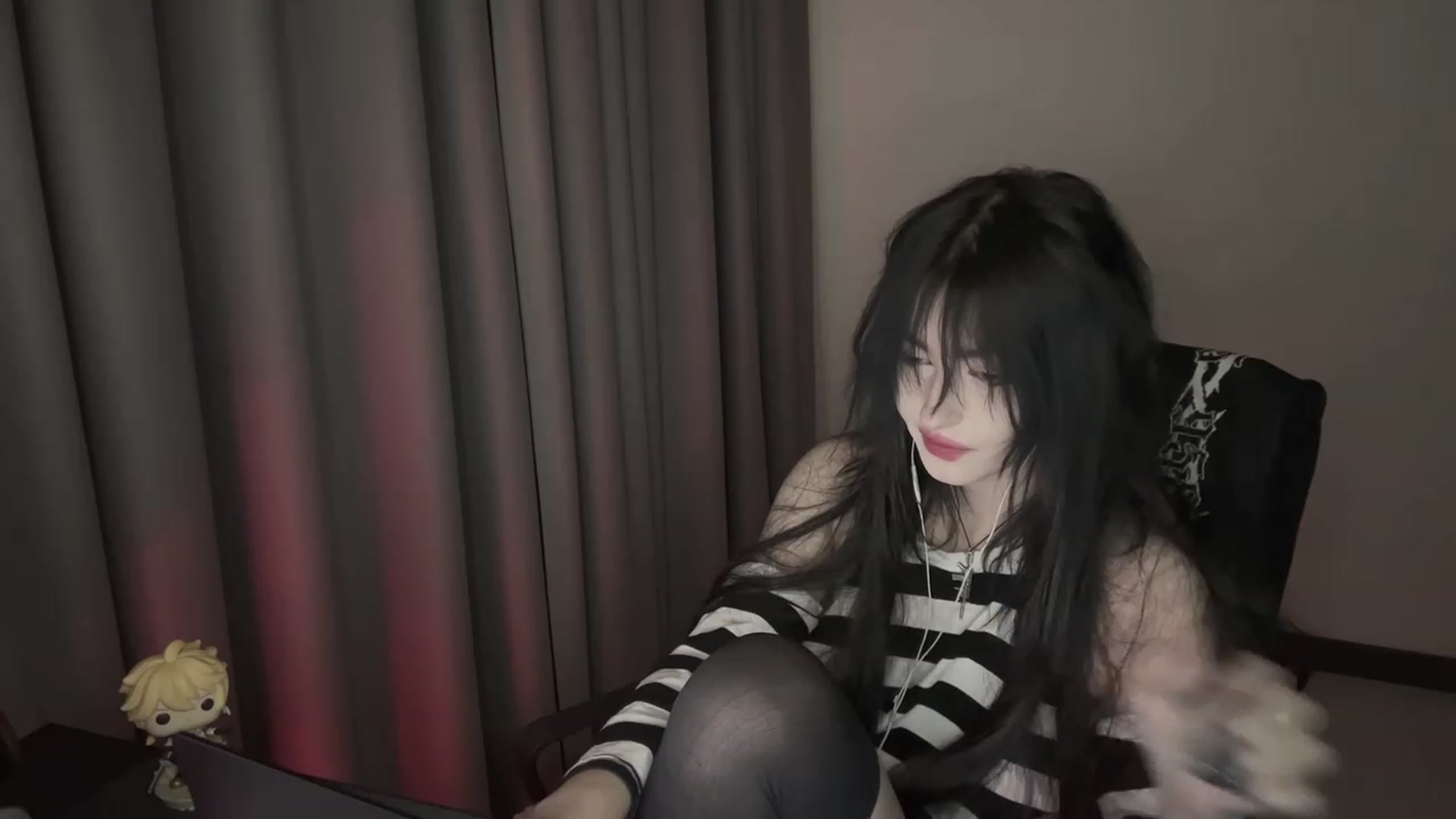Gallery image thumbnail from Licorice_Alia's myfreecams stream on, 12/25/2023, 02:18 image 12 of 20