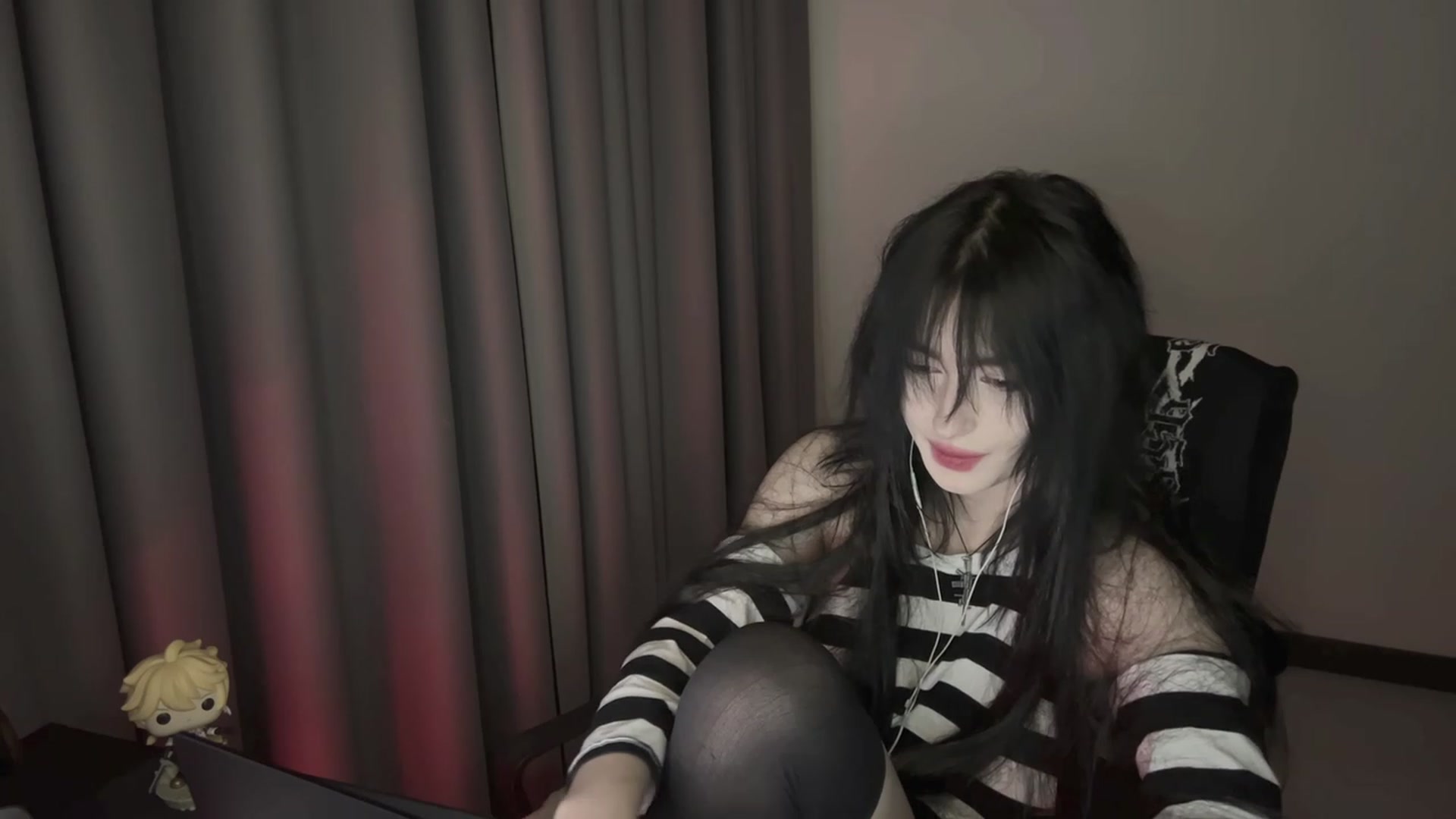 Gallery image thumbnail from Licorice_Alia's myfreecams stream on, 12/25/2023, 02:18 image 7 of 20