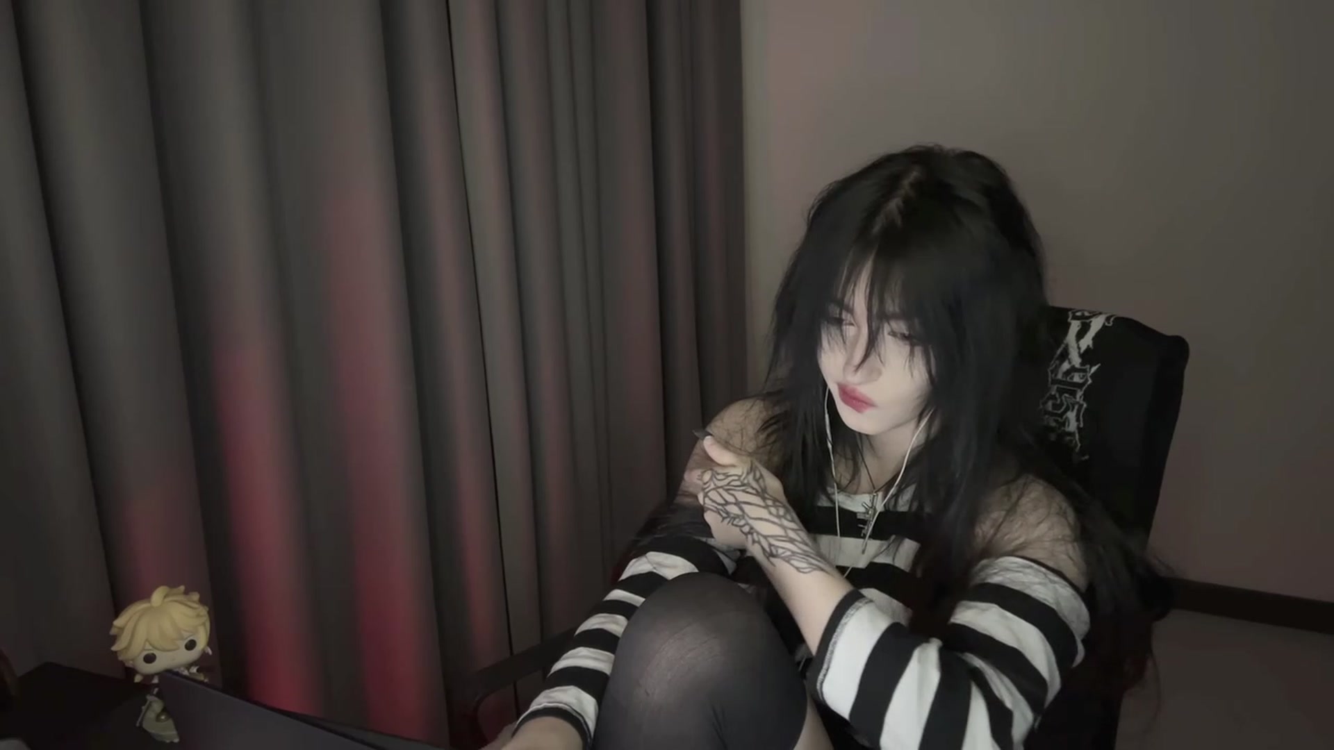 Gallery image thumbnail from Licorice_Alia's myfreecams stream on, 12/25/2023, 02:18 image 8 of 20