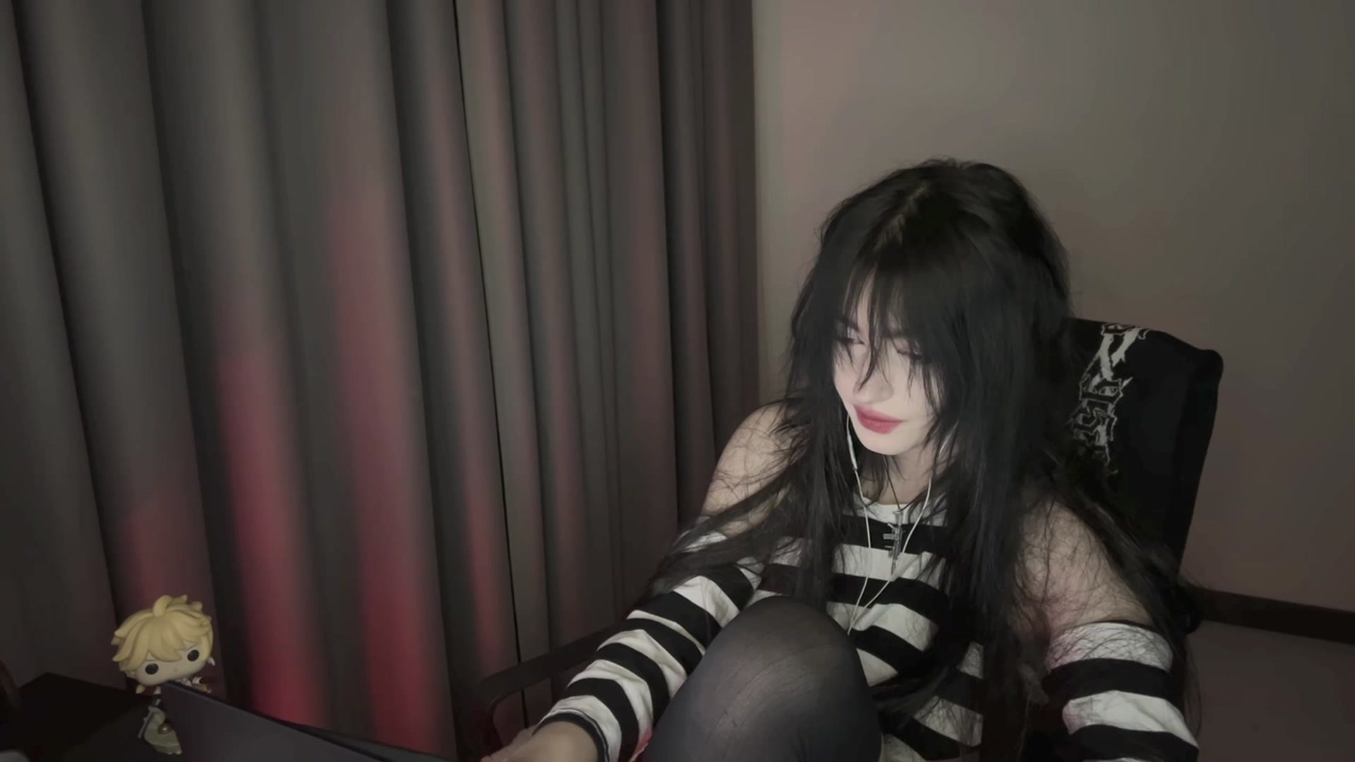Gallery image thumbnail from Licorice_Alia's myfreecams stream on, 12/25/2023, 02:18 image 1 of 20