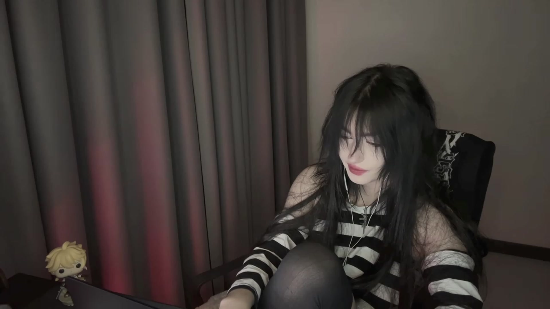 Gallery image thumbnail from Licorice_Alia's myfreecams stream on, 12/25/2023, 02:18 image 2 of 20