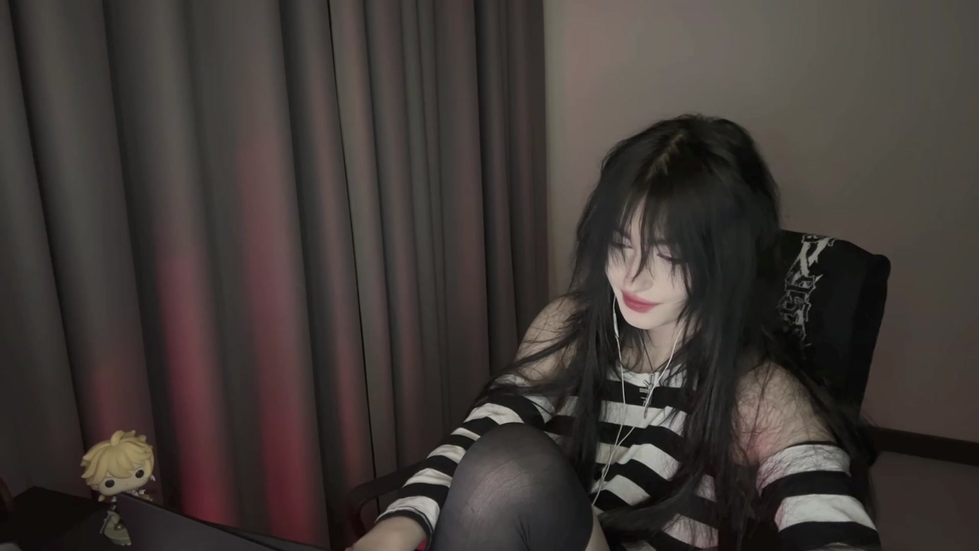 Gallery image thumbnail from Licorice_Alia's myfreecams stream on, 12/25/2023, 02:18 image 11 of 20