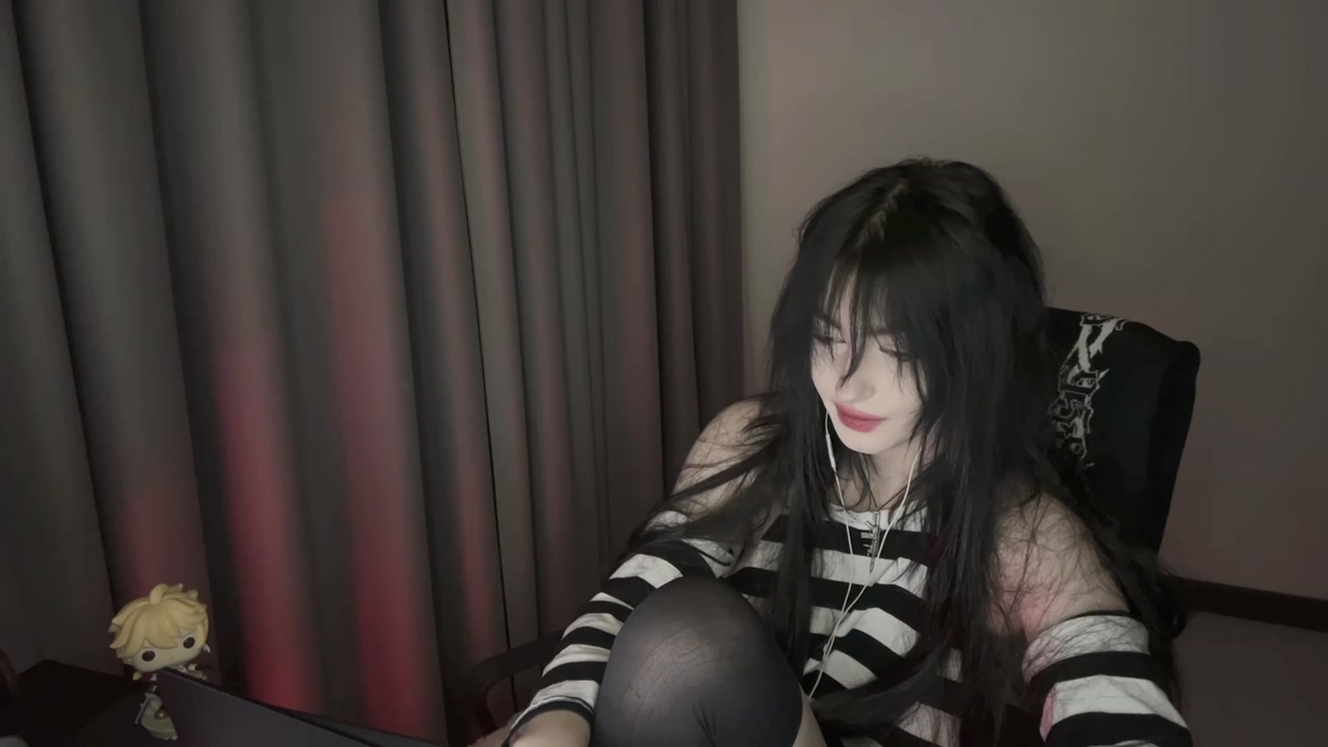 Gallery image thumbnail from Licorice_Alia's myfreecams stream on, 12/25/2023, 02:18 image 19 of 20