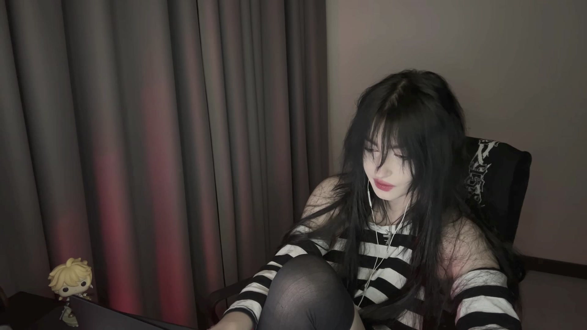 Gallery image thumbnail from Licorice_Alia's myfreecams stream on, 12/25/2023, 02:18 image 17 of 20