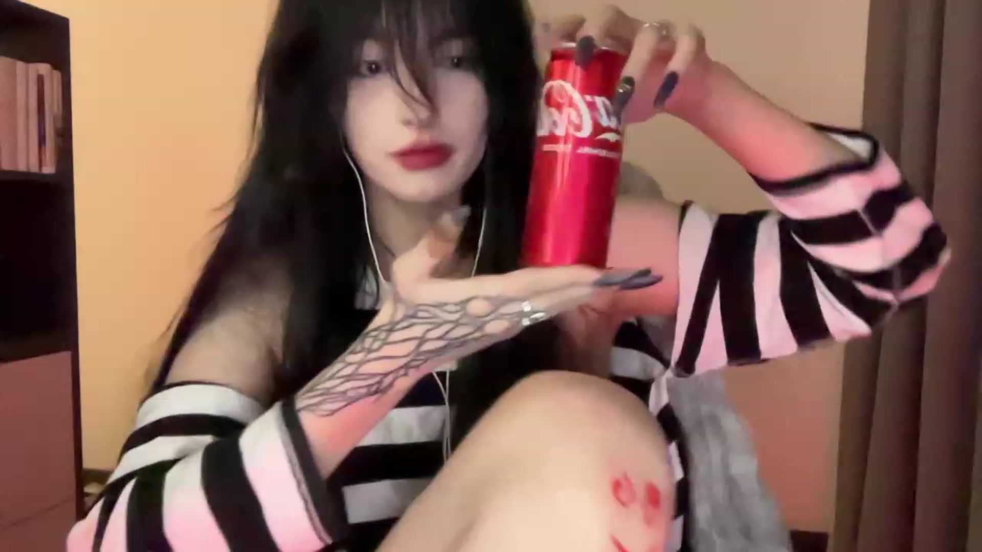 Gallery image thumbnail from Licorice_Alia's myfreecams stream on, 12/26/2023, 01:28 image 4 of 20