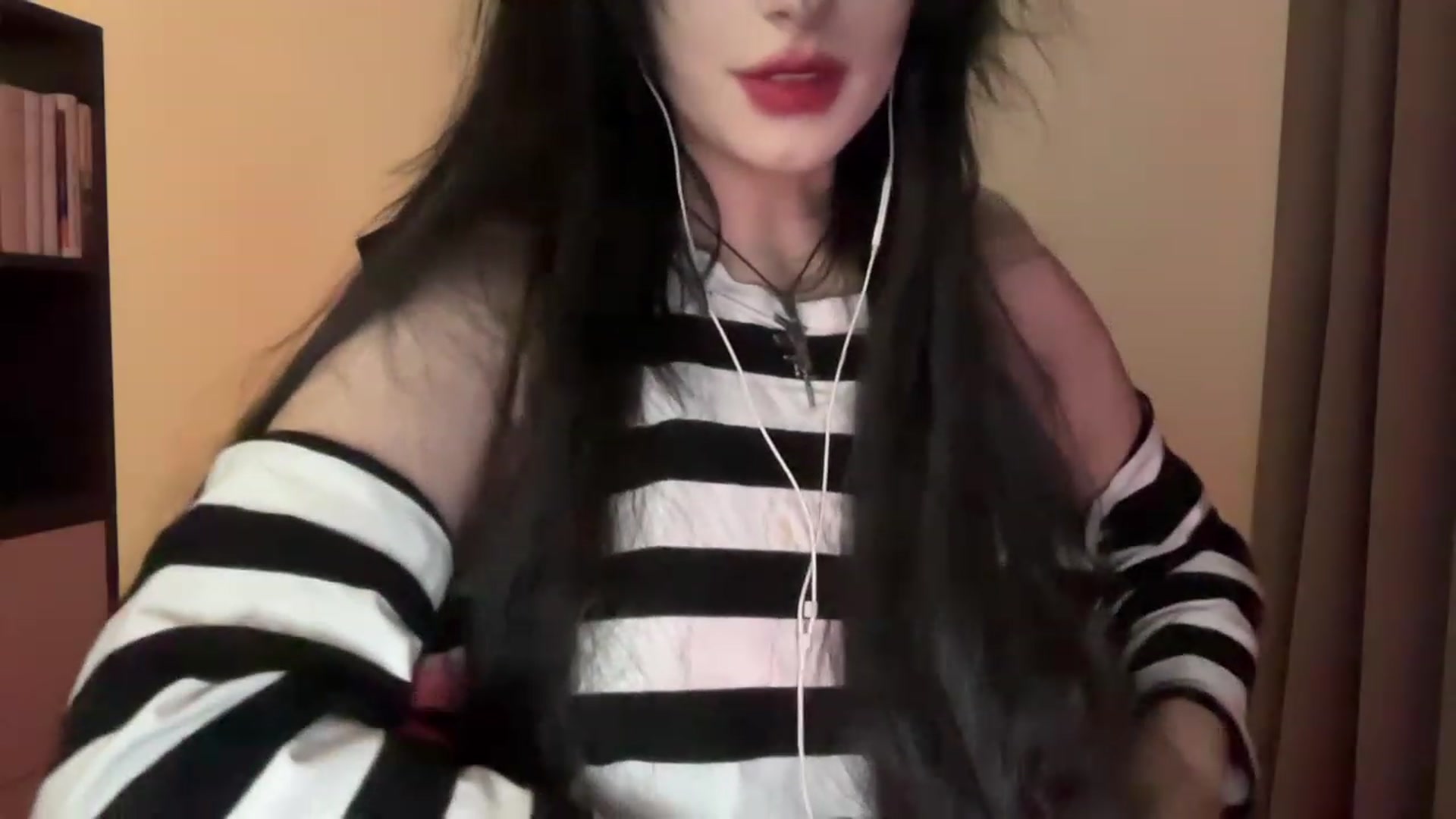 Gallery image thumbnail from Licorice_Alia's myfreecams stream on, 12/26/2023, 01:28 image 5 of 20