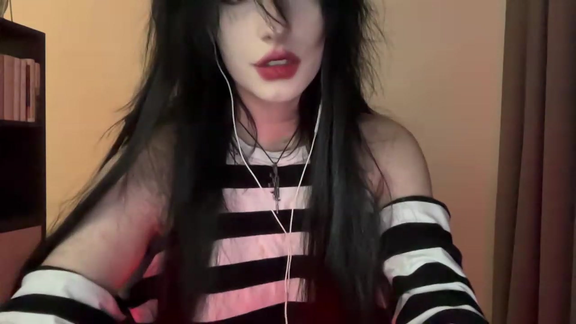 Gallery image thumbnail from Licorice_Alia's myfreecams stream on, 12/26/2023, 01:28 image 6 of 20