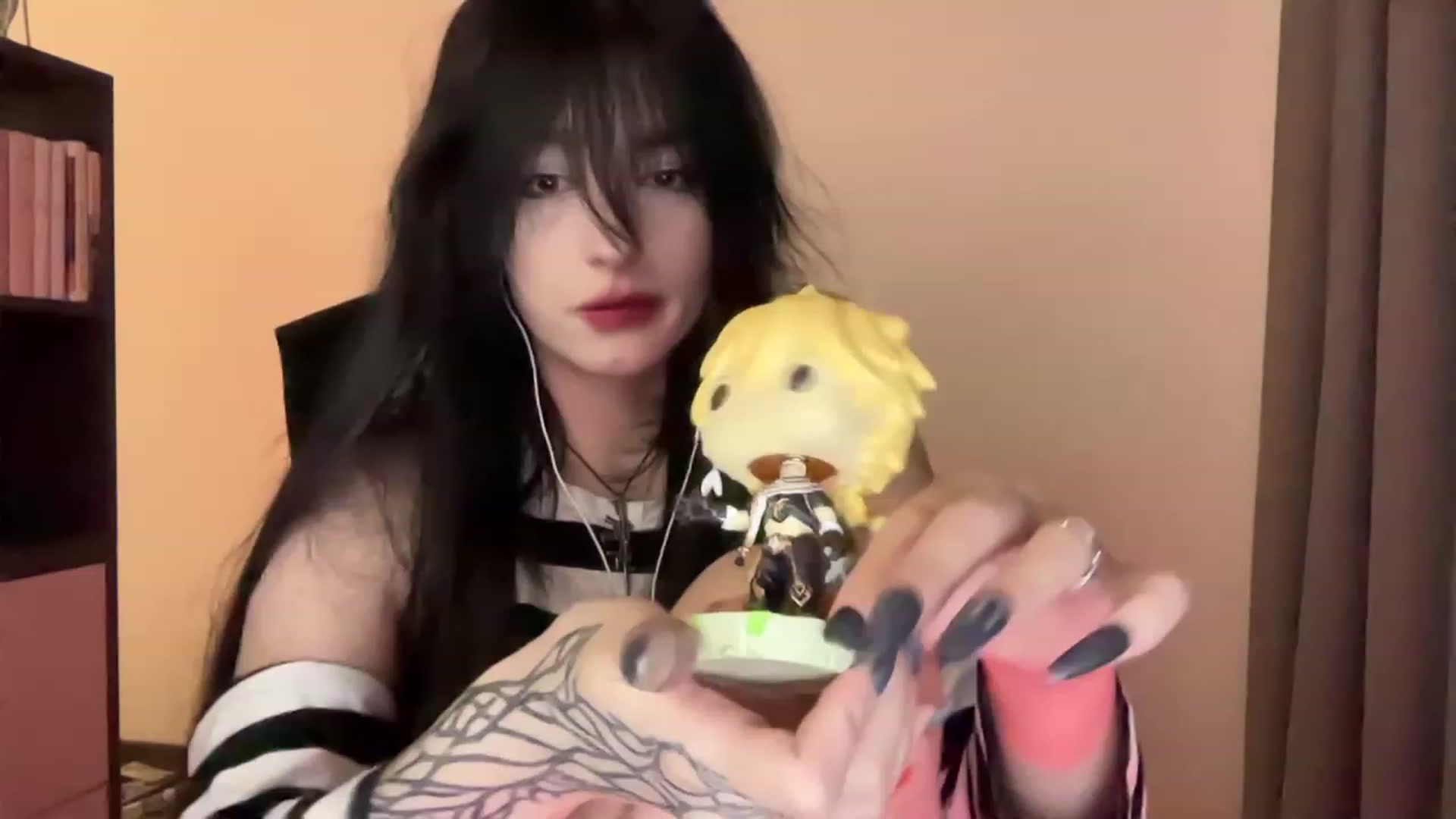 Gallery image thumbnail from Licorice_Alia's myfreecams stream on, 12/26/2023, 01:28 image 3 of 20
