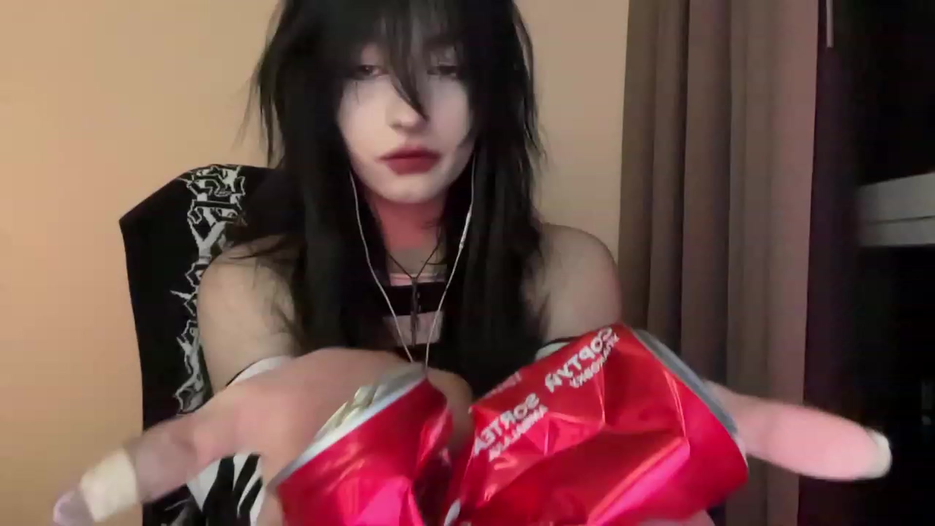 Gallery image thumbnail from Licorice_Alia's myfreecams stream on, 12/26/2023, 02:31 image 12 of 20