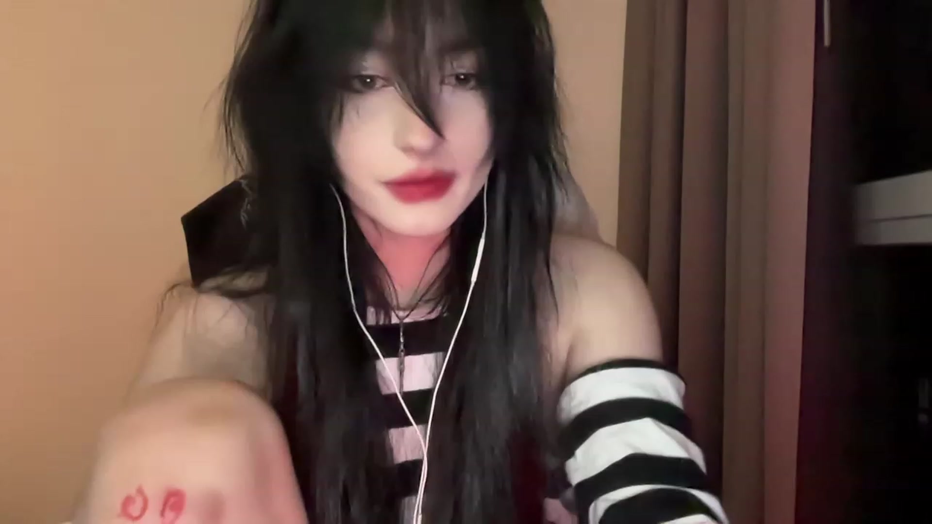 Gallery image thumbnail from Licorice_Alia's myfreecams stream on, 12/26/2023, 02:31 image 7 of 20