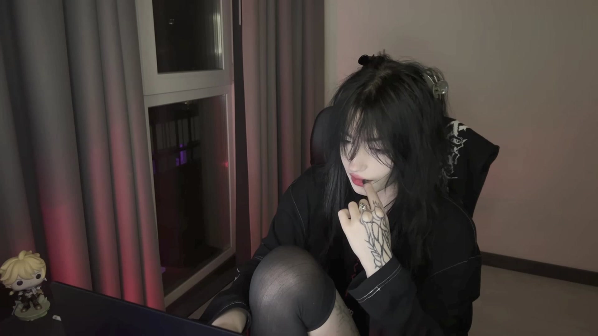 Gallery image thumbnail from Licorice_Alia's myfreecams stream on, 01/06/2024, 01:49 image 5 of 20