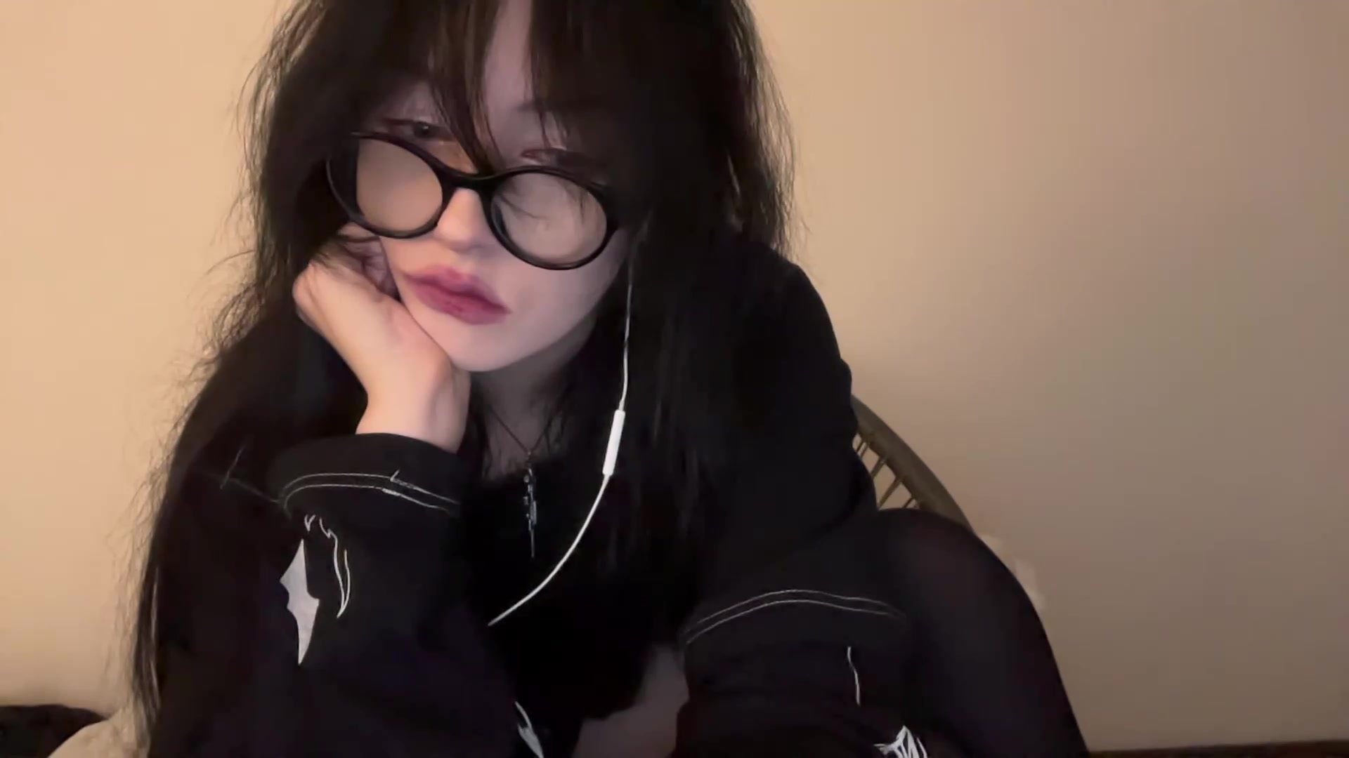 Gallery image thumbnail from Licorice_Alia's myfreecams stream on, 02/02/2024, 24:39 image 3 of 20