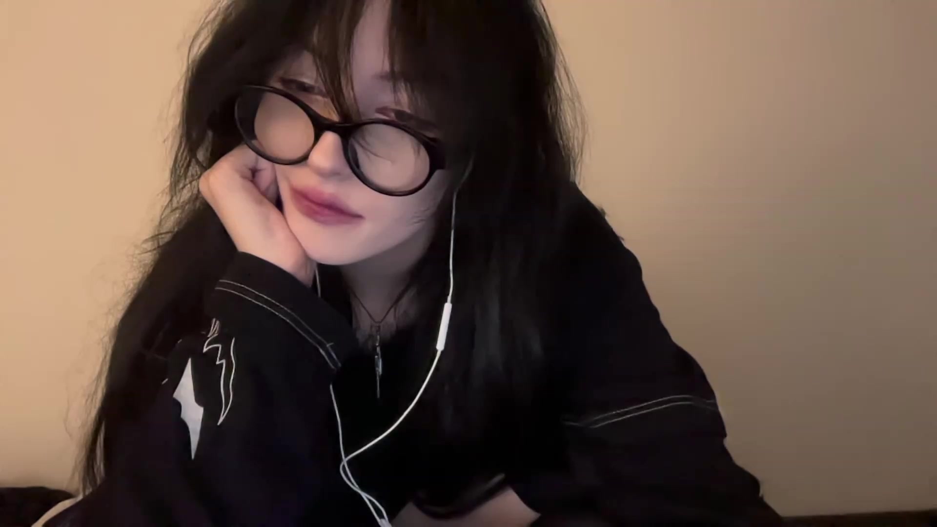 Gallery image thumbnail from Licorice_Alia's myfreecams stream on, 02/02/2024, 24:39 image 1 of 20