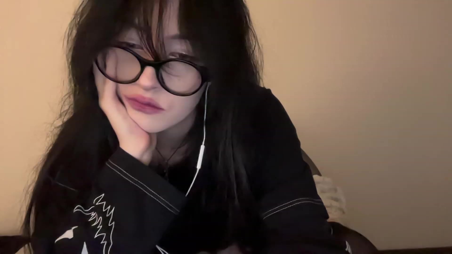 Gallery image thumbnail from Licorice_Alia's myfreecams stream on, 02/02/2024, 24:39 image 6 of 20