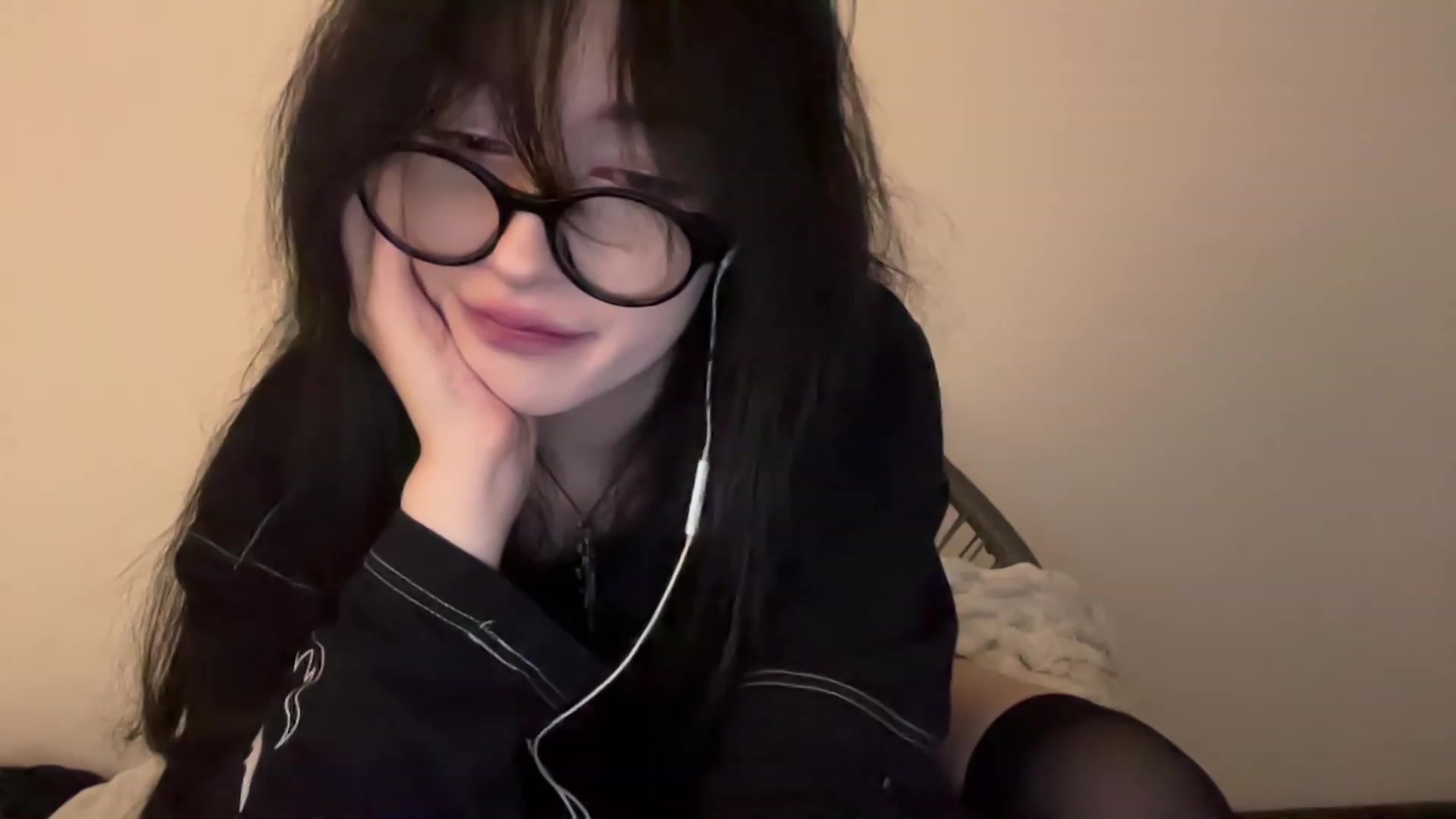 Gallery image thumbnail from Licorice_Alia's myfreecams stream on, 02/02/2024, 24:39 image 14 of 20