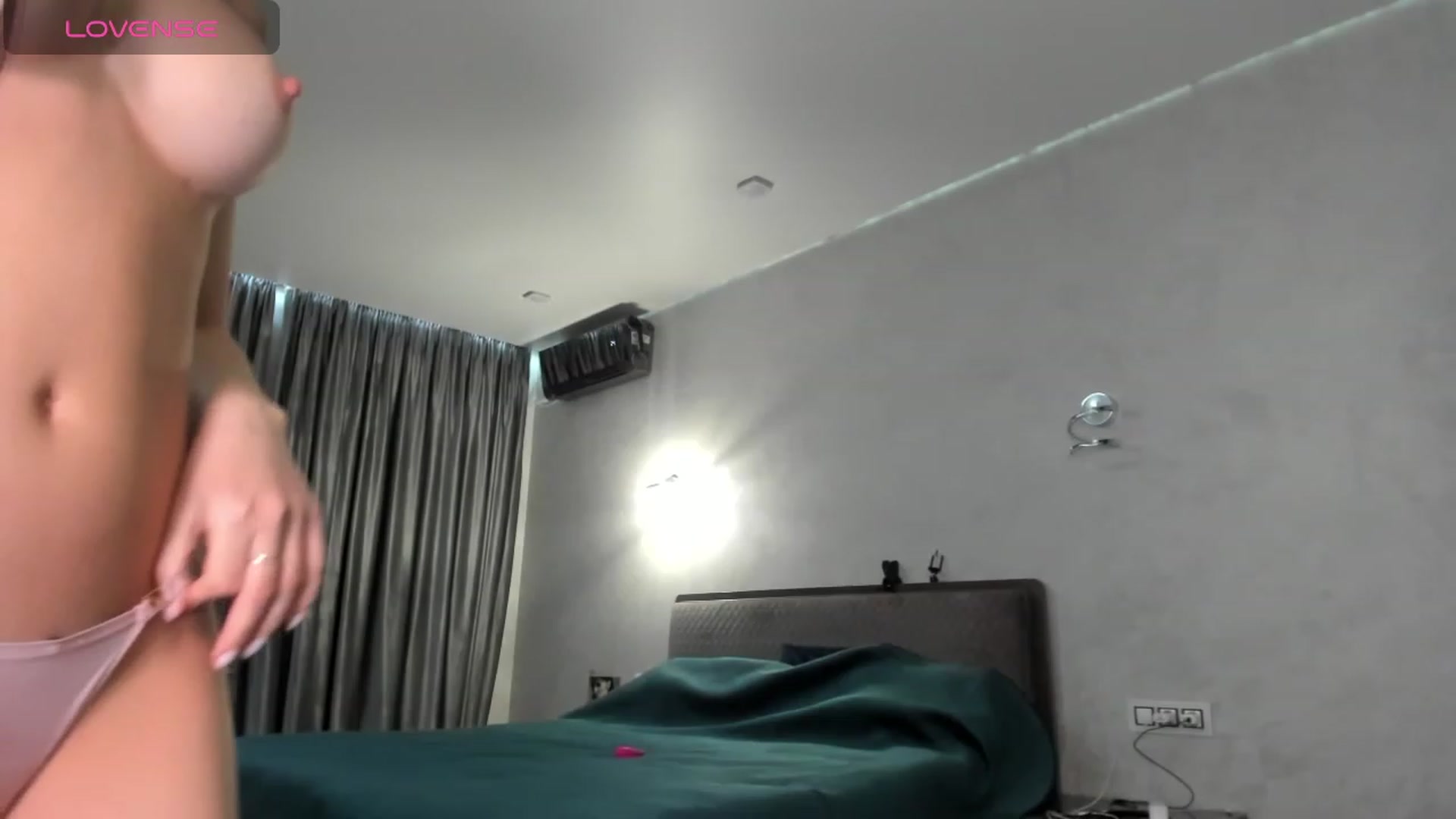 Gallery image thumbnail from LightKiss's myfreecams stream on, 01/16/2024, 21:13 image 10 of 20