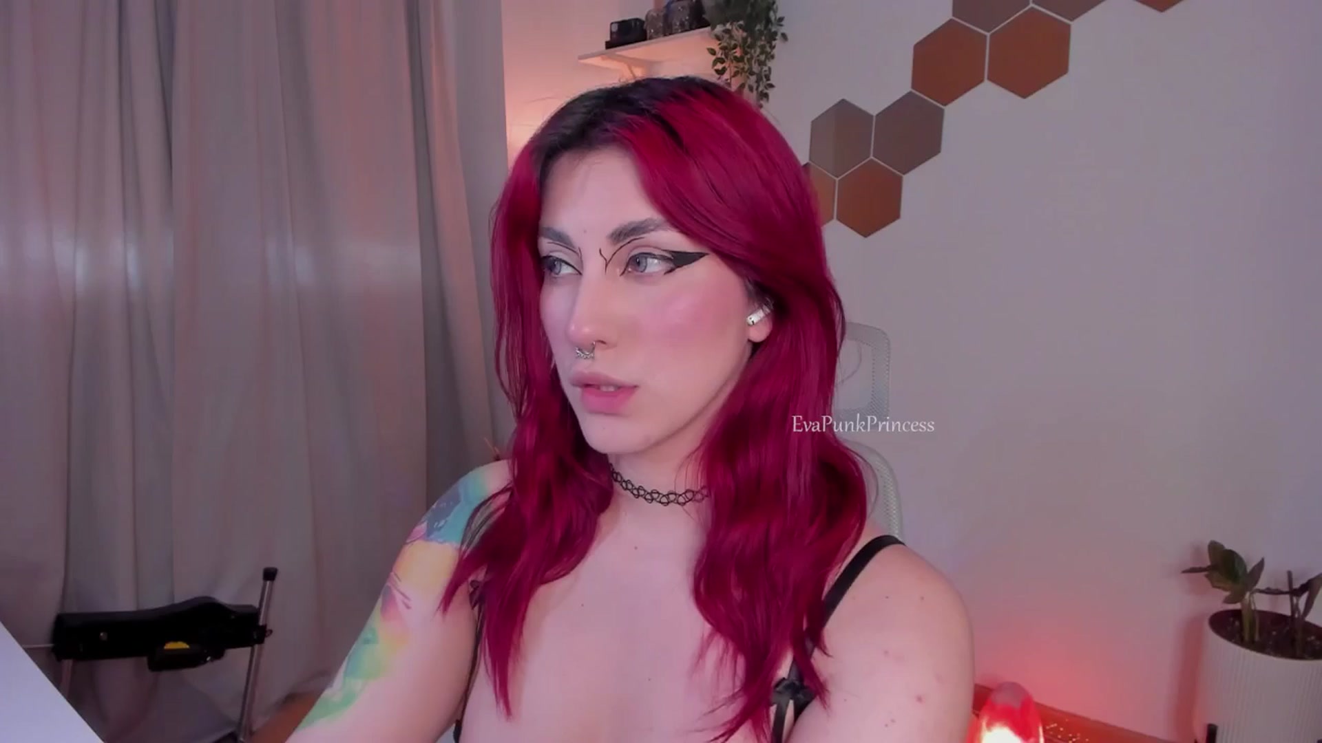 Gallery image thumbnail from Liittlebunny's myfreecams stream on, 04/23/2025, 11:50 image 15 of 20