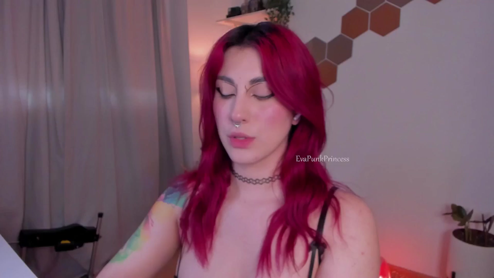 Gallery image thumbnail from Liittlebunny's myfreecams stream on, 04/23/2025, 11:50 image 5 of 20