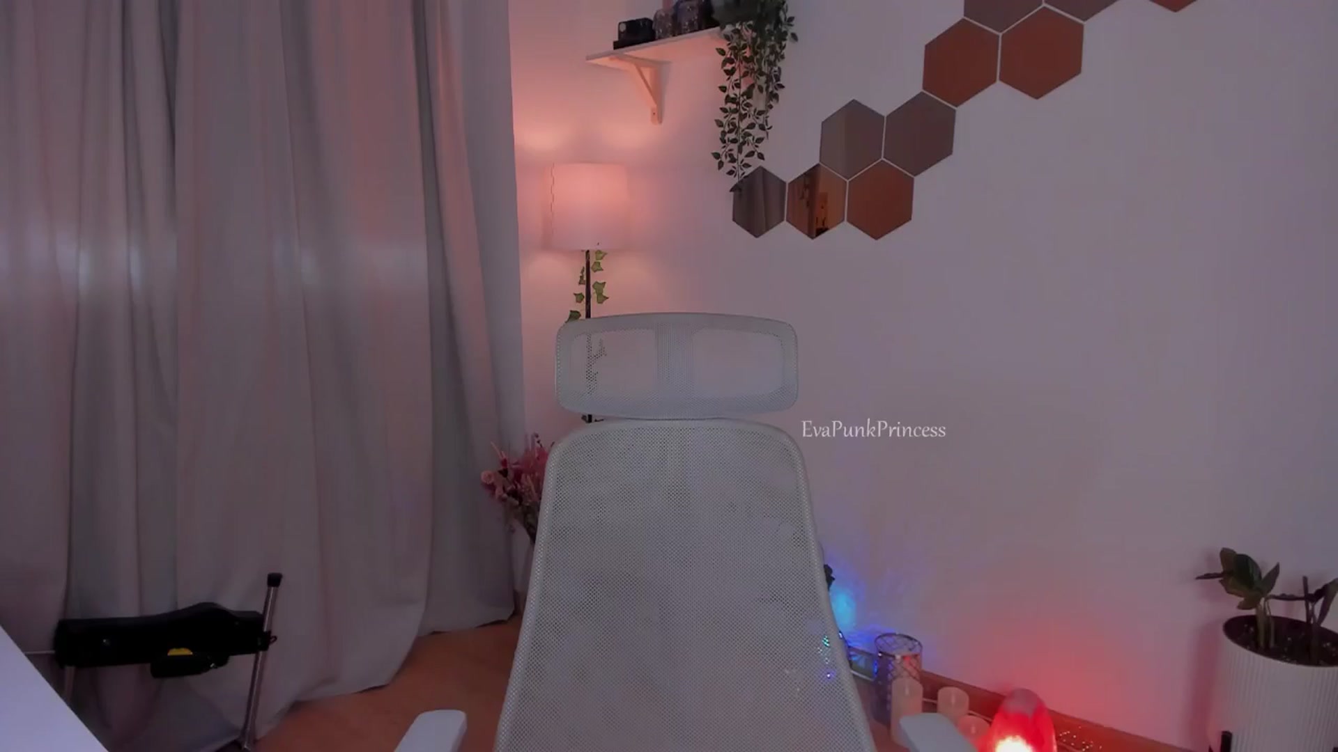 Gallery image thumbnail from Liittlebunny's myfreecams stream on, 04/23/2025, 11:50 image 8 of 20