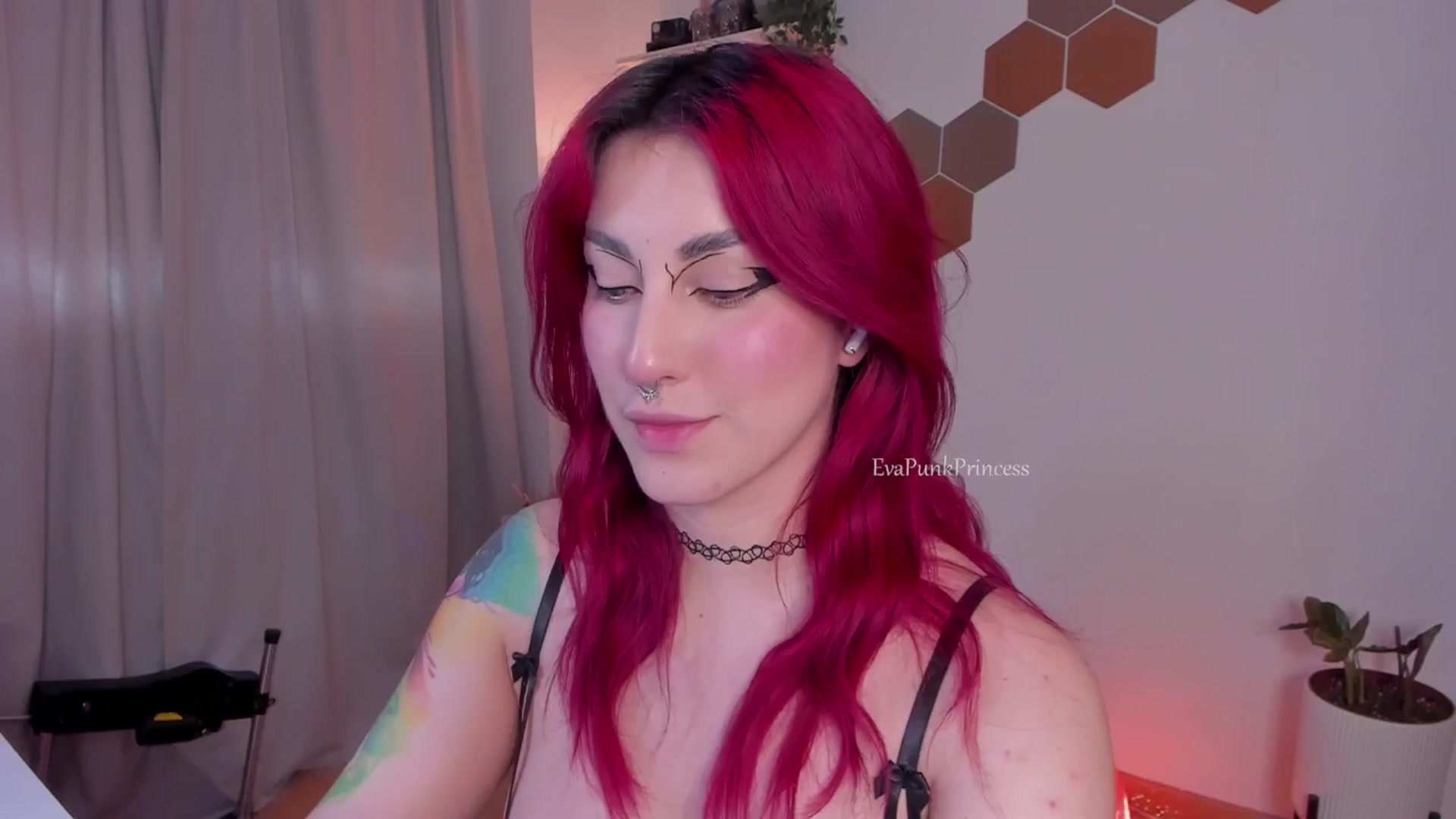 Gallery image thumbnail from Liittlebunny's myfreecams stream on, 04/23/2025, 11:50 image 4 of 20