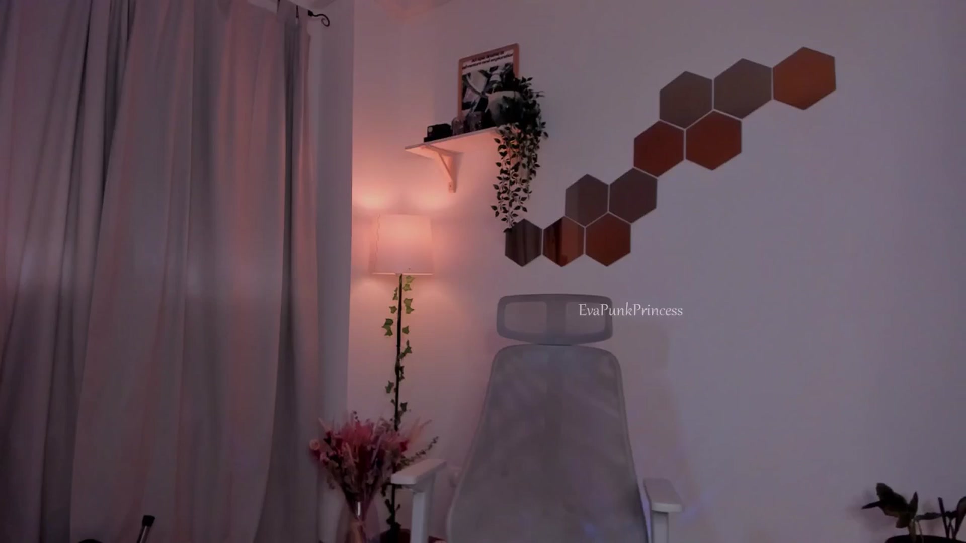 Gallery image thumbnail from Liittlebunny's myfreecams stream on, 04/24/2025, 10:11 image 6 of 20