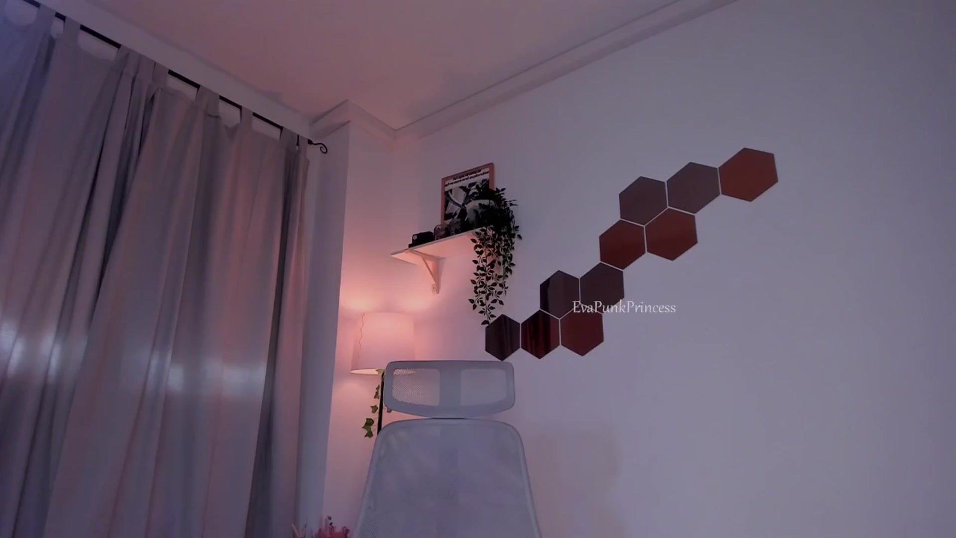 Gallery image thumbnail from Liittlebunny's myfreecams stream on, 04/24/2025, 12:53 image 12 of 20
