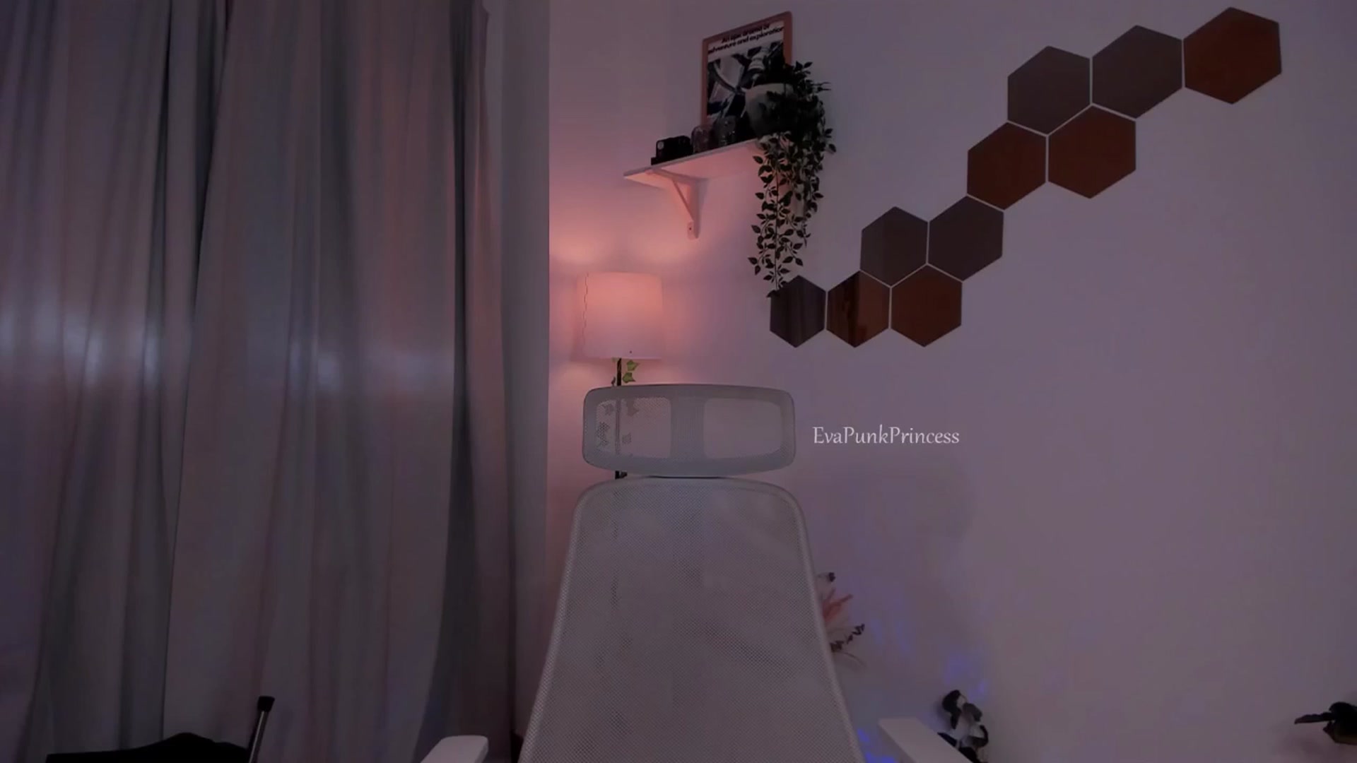 Gallery image thumbnail from Liittlebunny's myfreecams stream on, 04/26/2025, 12:42 image 12 of 20