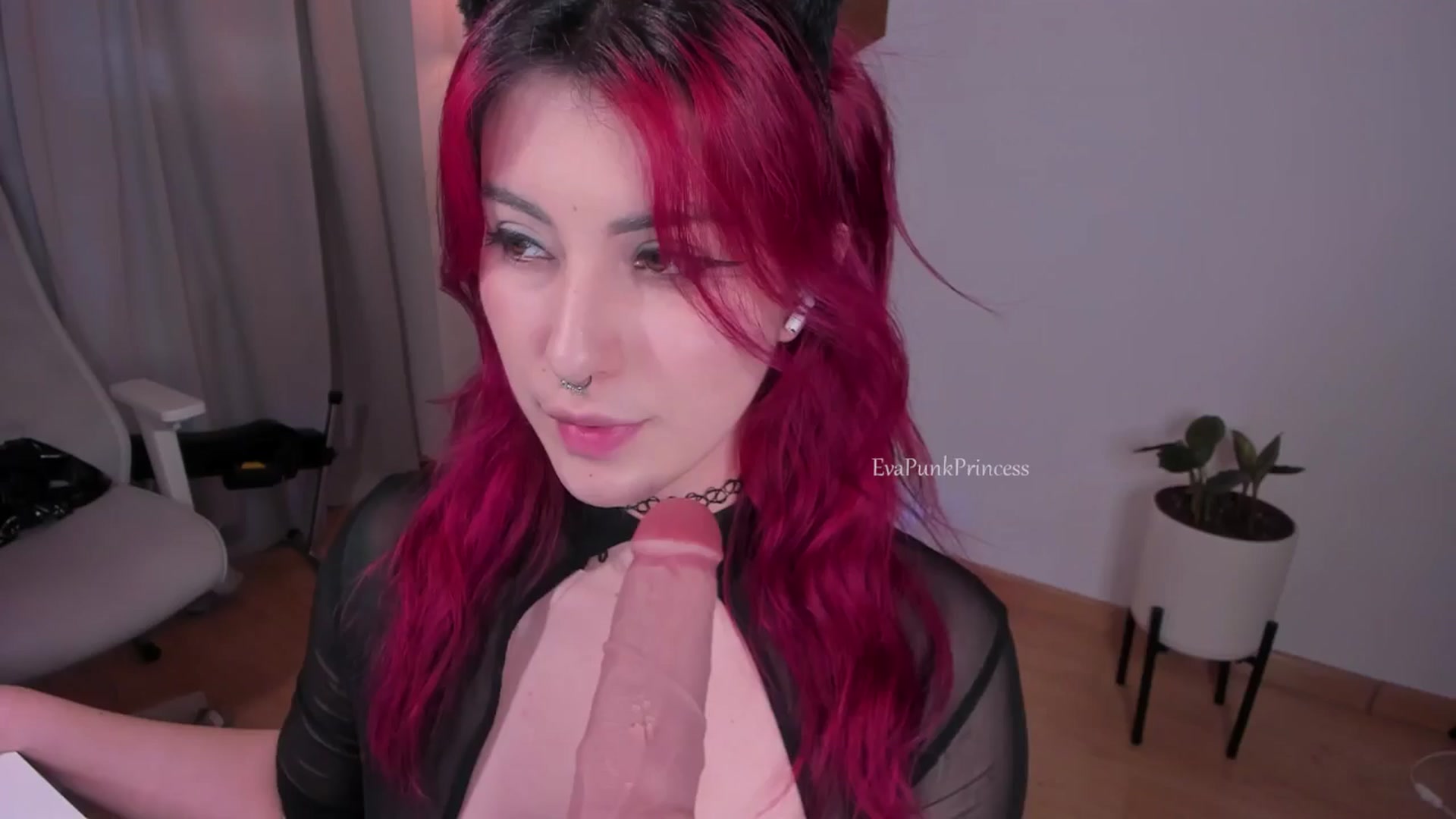 Gallery image thumbnail from Liittlebunny's myfreecams stream on, 04/28/2025, 10:34 image 13 of 20